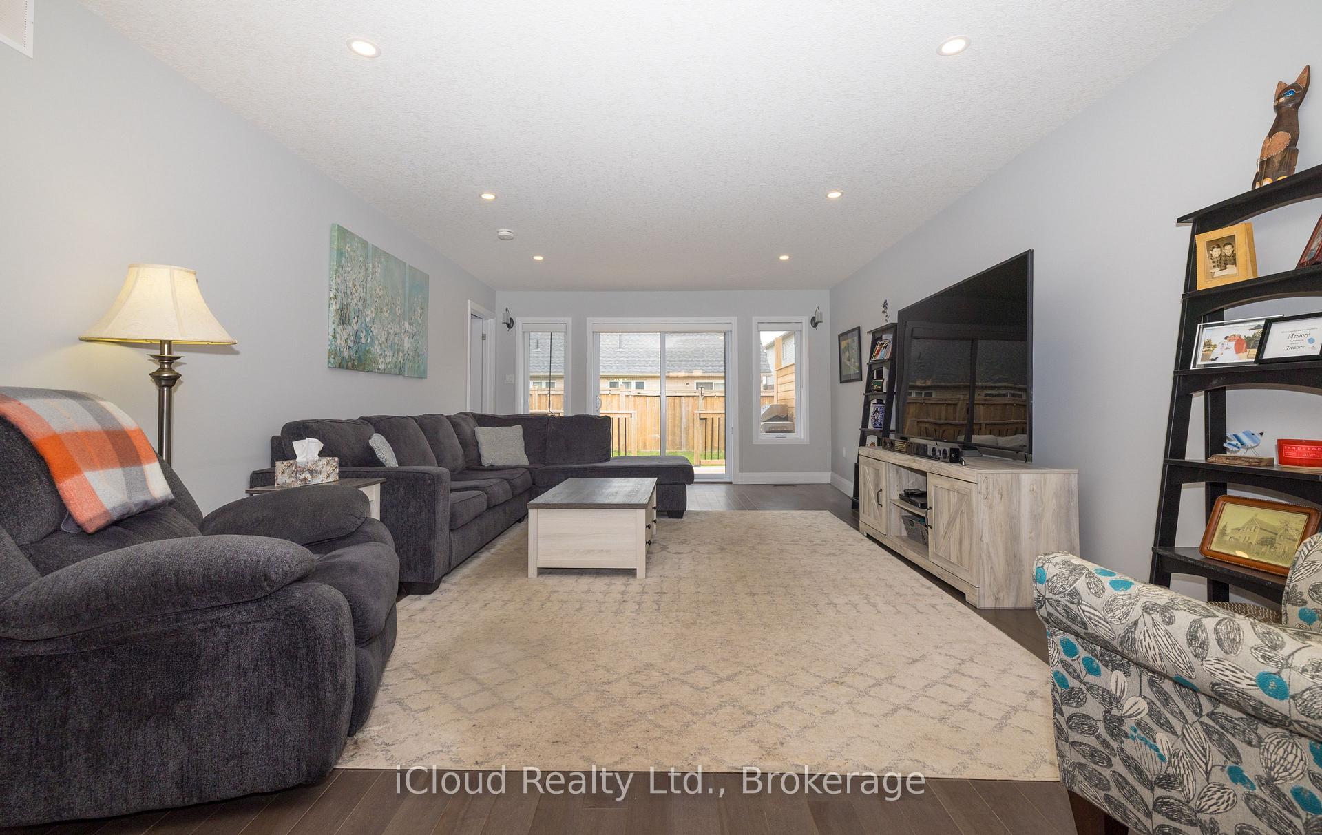Photo 9 of 108 Stephenson Way, Minto — HOMEH
