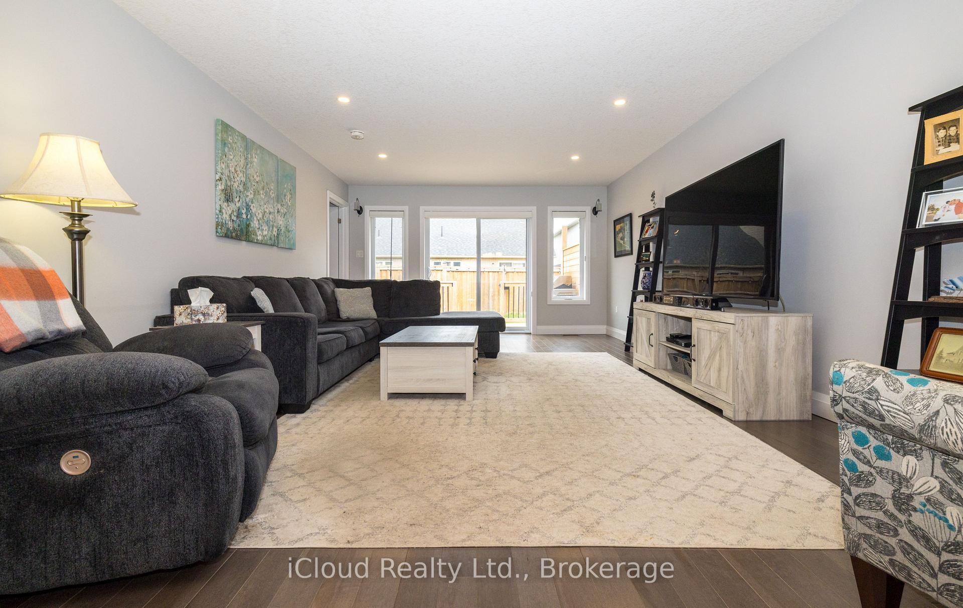 Photo 10 of 108 Stephenson Way, Minto — HOMEH
