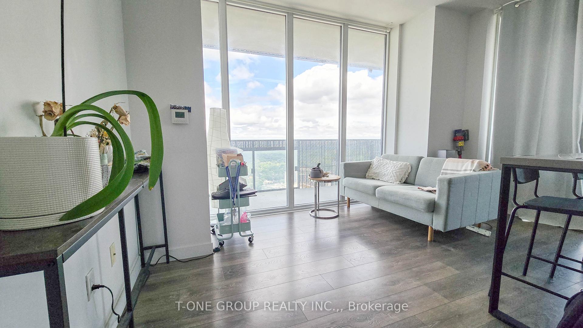 Photo 2 of Unit 4208, 8 Eglinton Avenue E, Toronto, Yonge-Eglinton — HOMEH