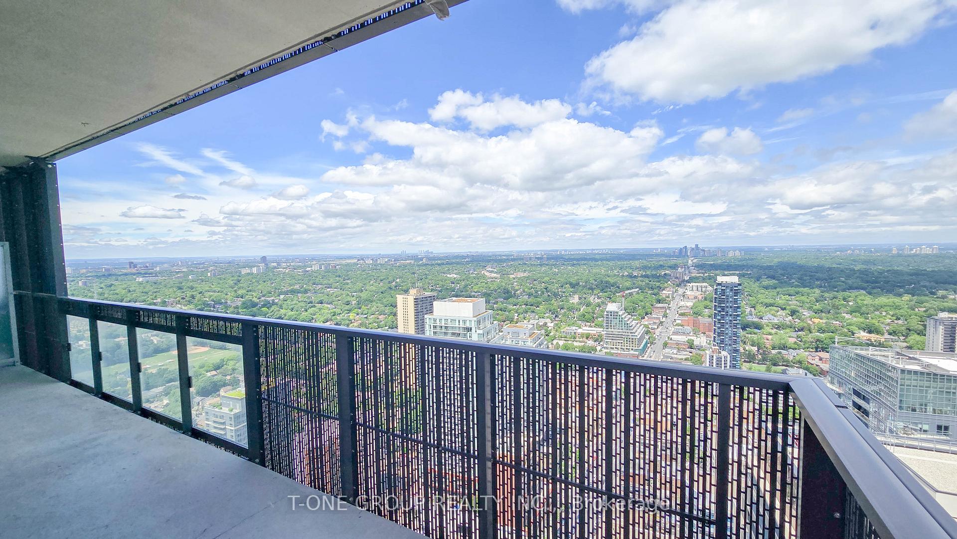 Photo 8 of Unit 4208, 8 Eglinton Avenue E, Toronto, Yonge-Eglinton — HOMEH