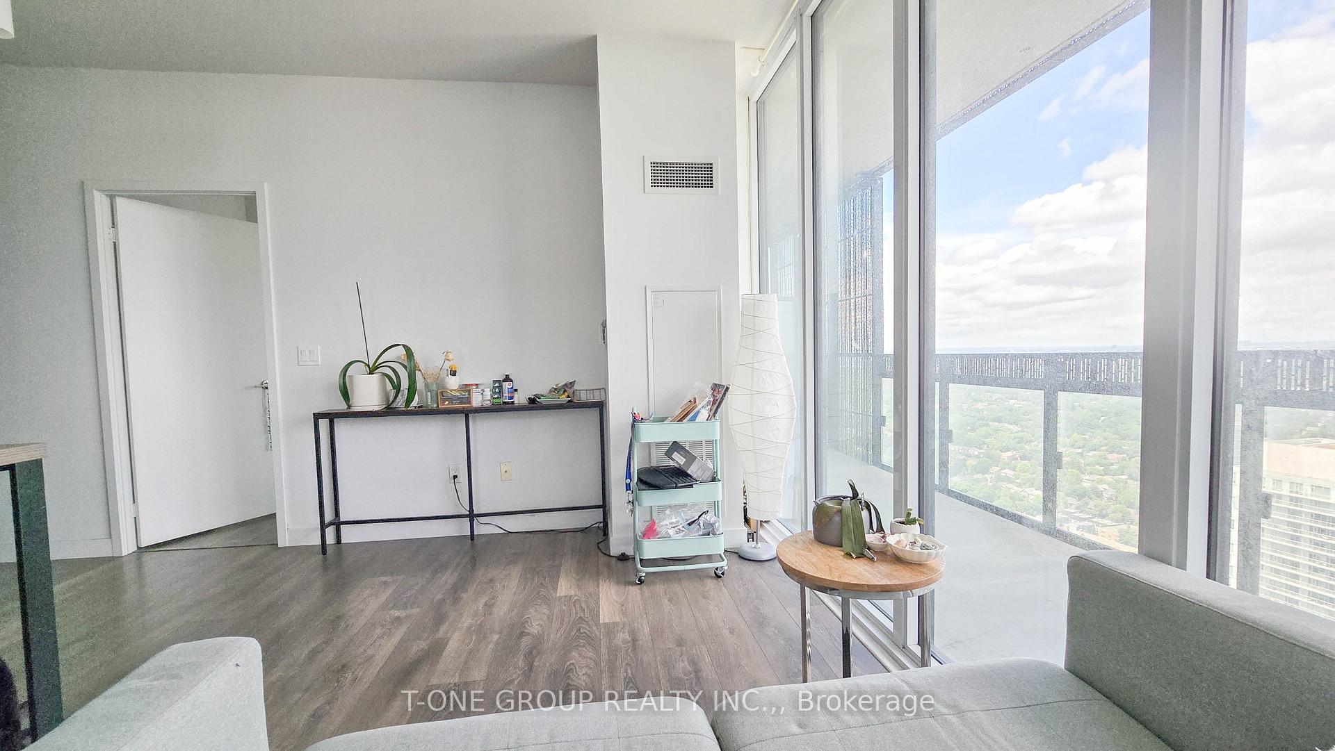 Photo 13 of Unit 4208, 8 Eglinton Avenue E, Toronto, Yonge-Eglinton — HOMEH