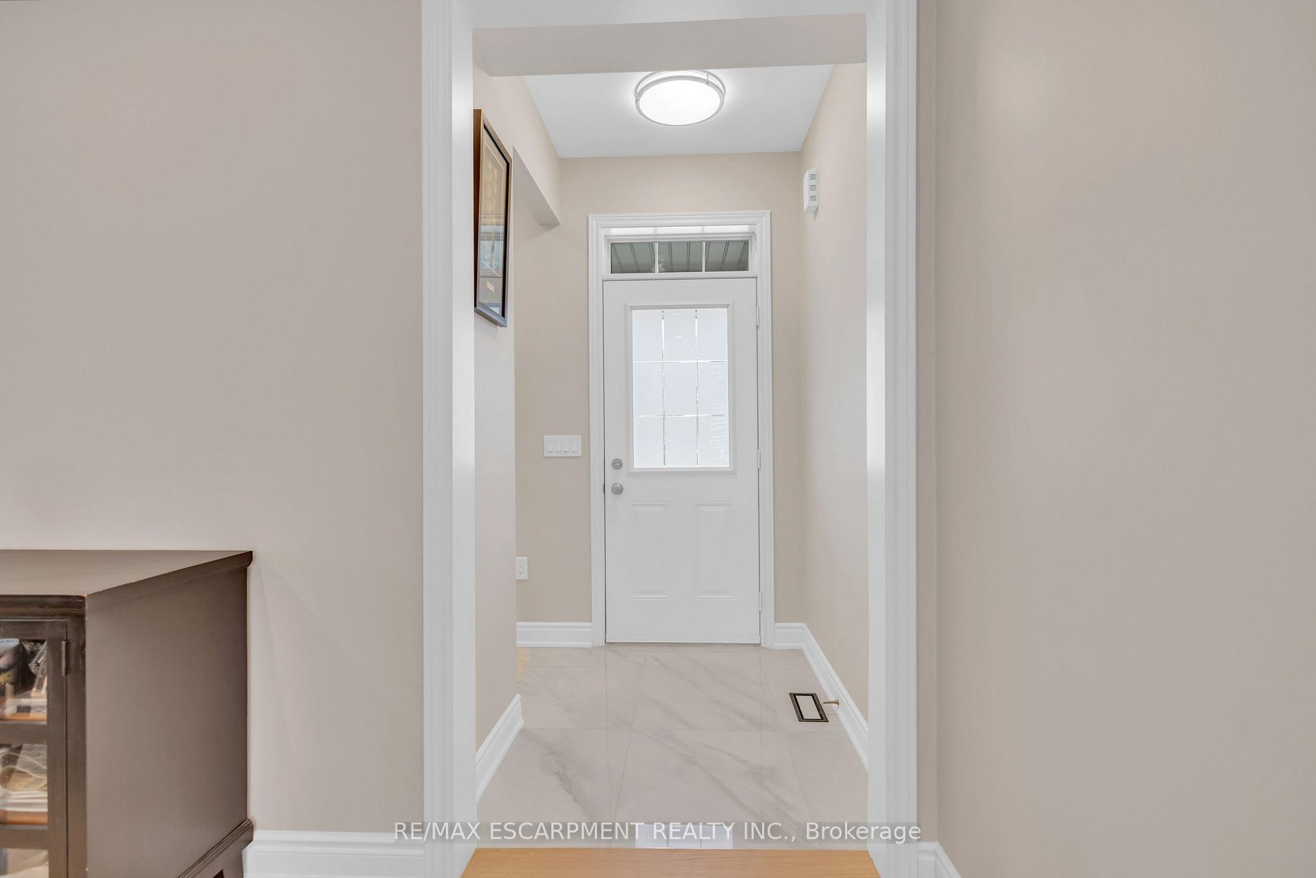 Photo 2 of 1454 Chretien Street, Milton, Ford — HOMEH