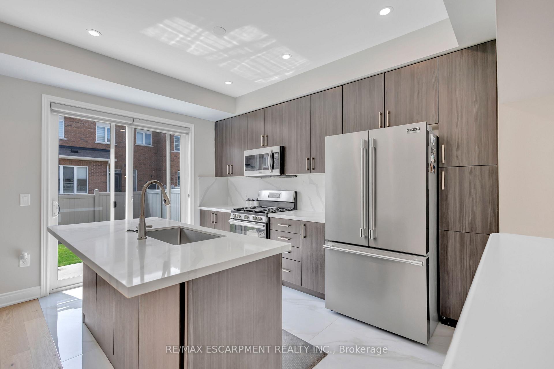 Photo 10 of 1454 Chretien Street, Milton, Ford — HOMEH
