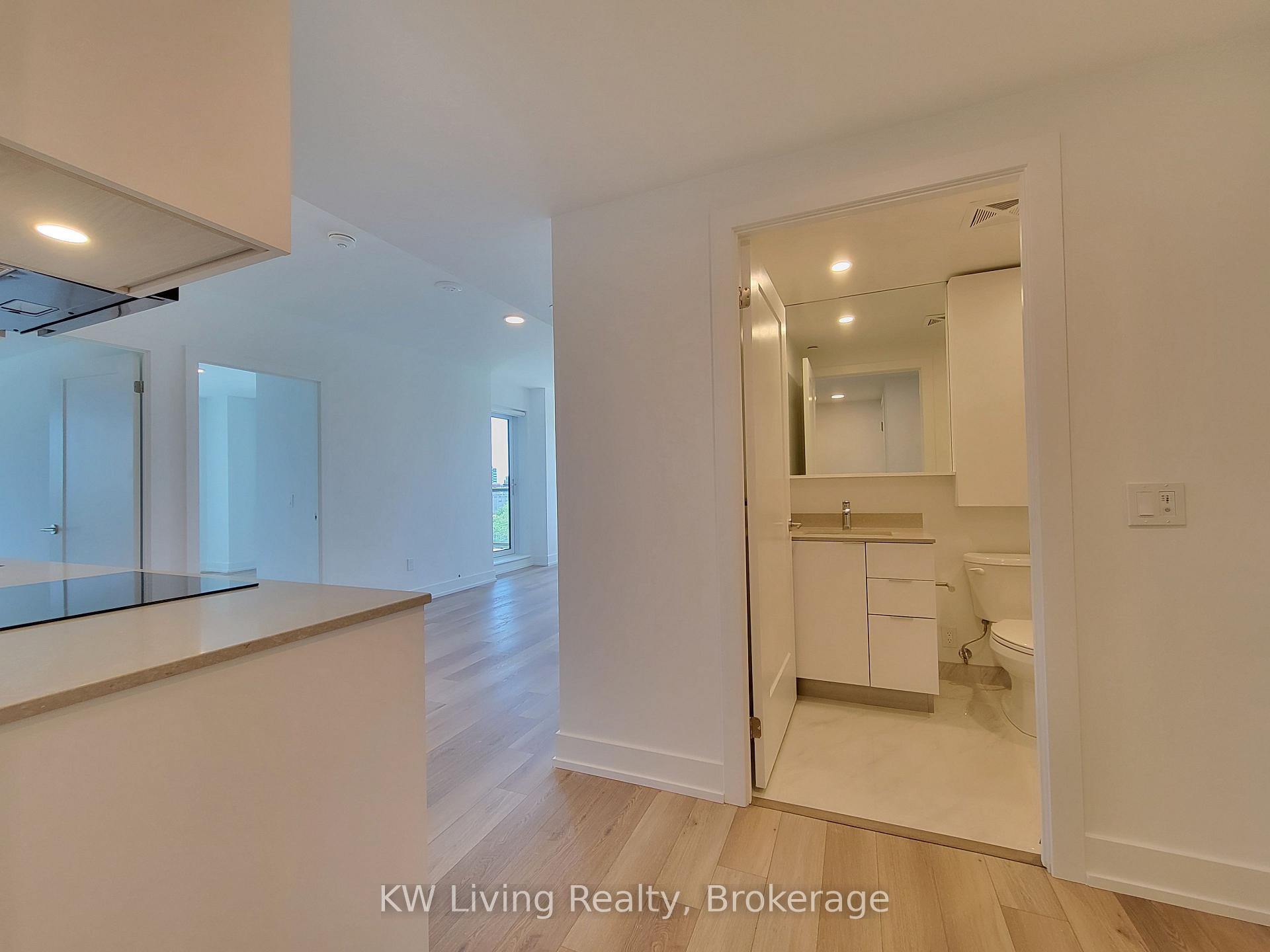 Photo 9 of Unit 819, 8 Cedarland Drive, Markham, Unionville — HOMEH