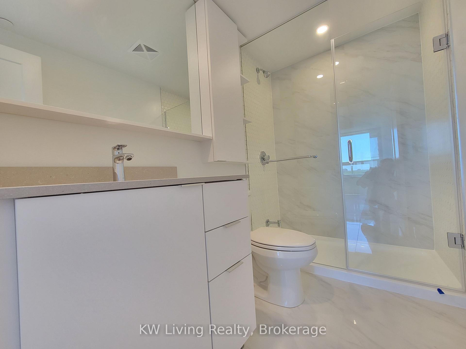 Photo 11 of Unit 819, 8 Cedarland Drive, Markham, Unionville — HOMEH
