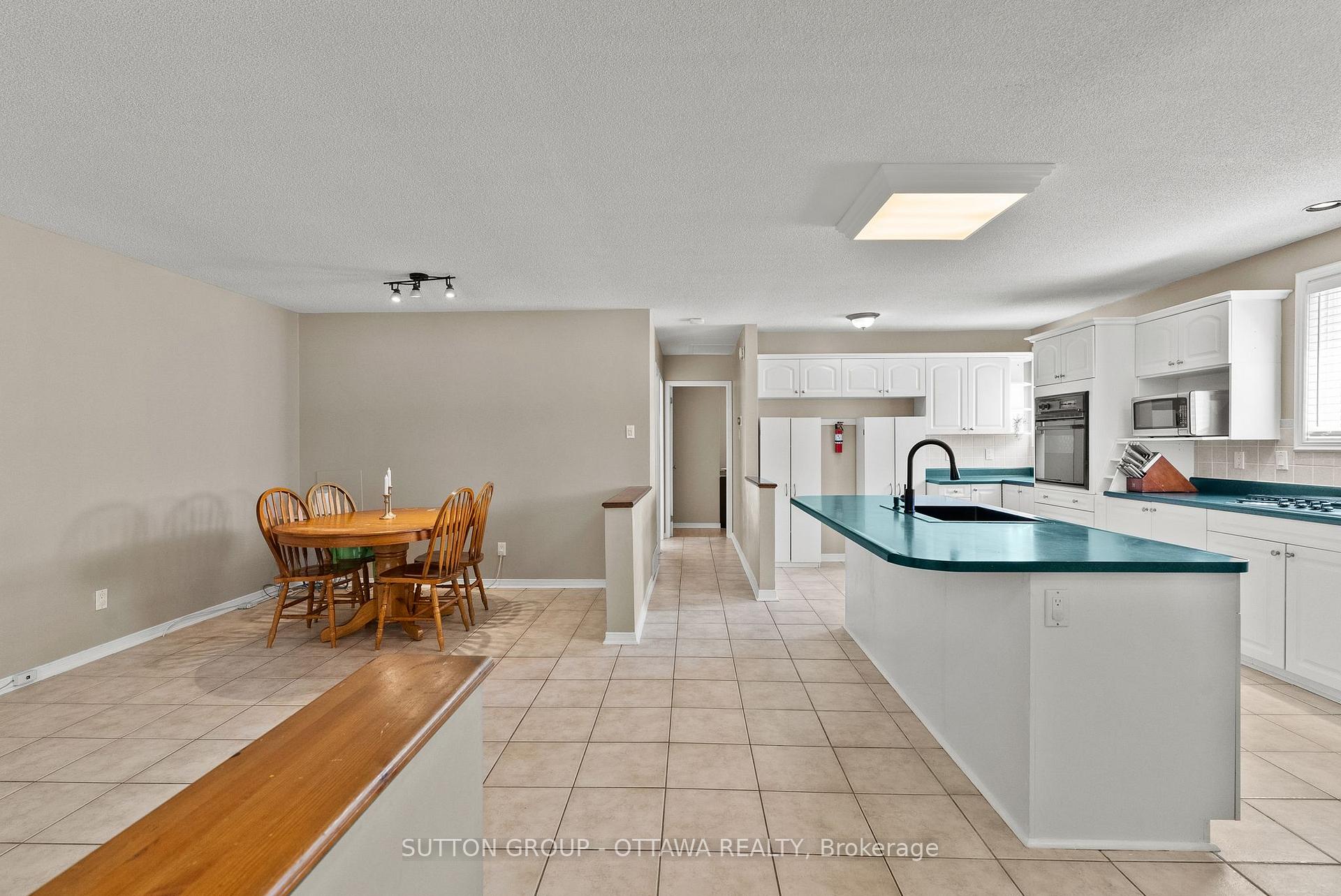 Photo 5 of 20 Spearman Lane, Ottawa, Kanata - Glencairn/Hazeldean — HOMEH