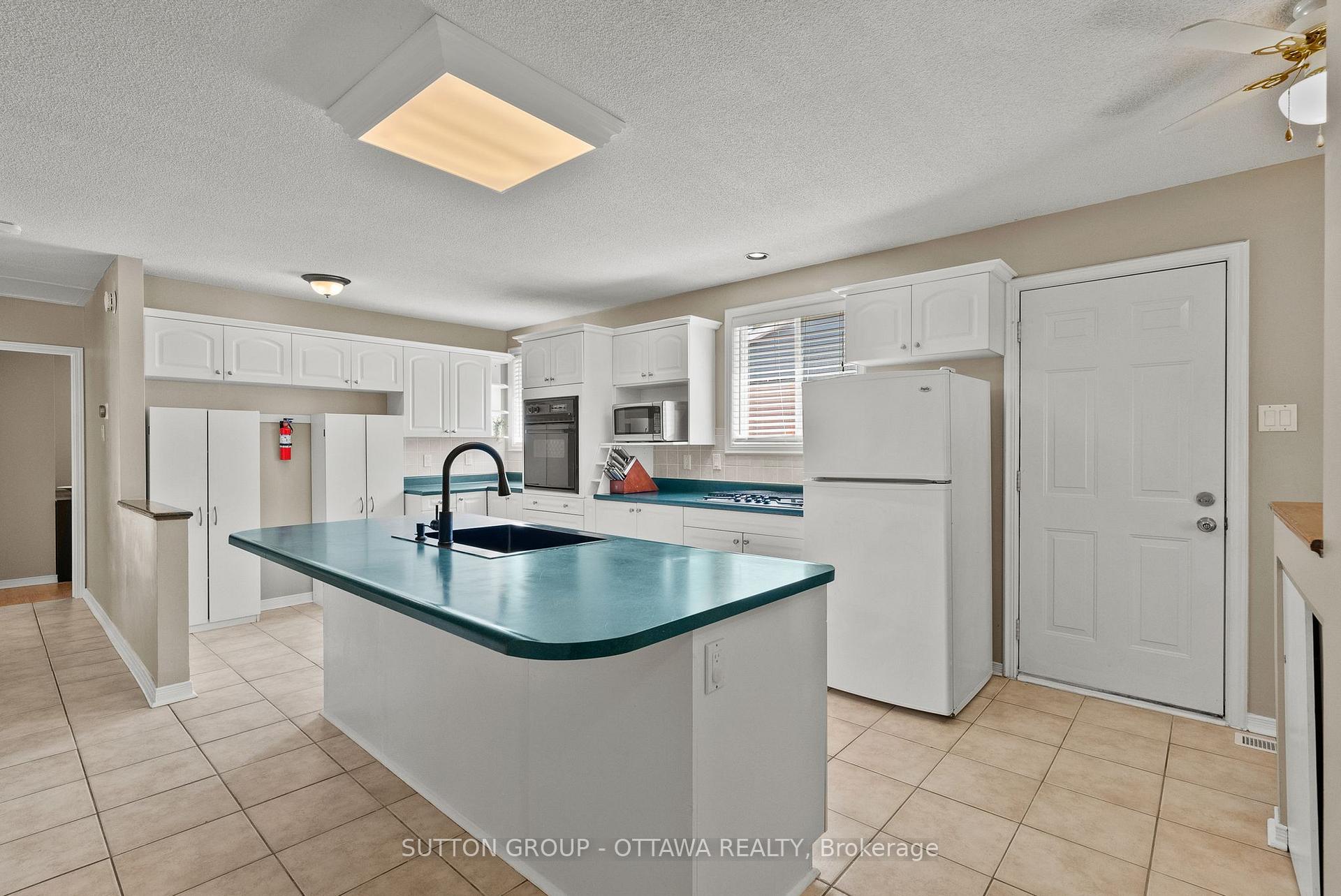 Photo 6 of 20 Spearman Lane, Ottawa, Kanata - Glencairn/Hazeldean — HOMEH