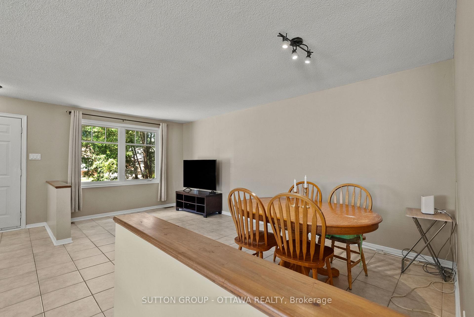 Photo 10 of 20 Spearman Lane, Ottawa, Kanata - Glencairn/Hazeldean — HOMEH