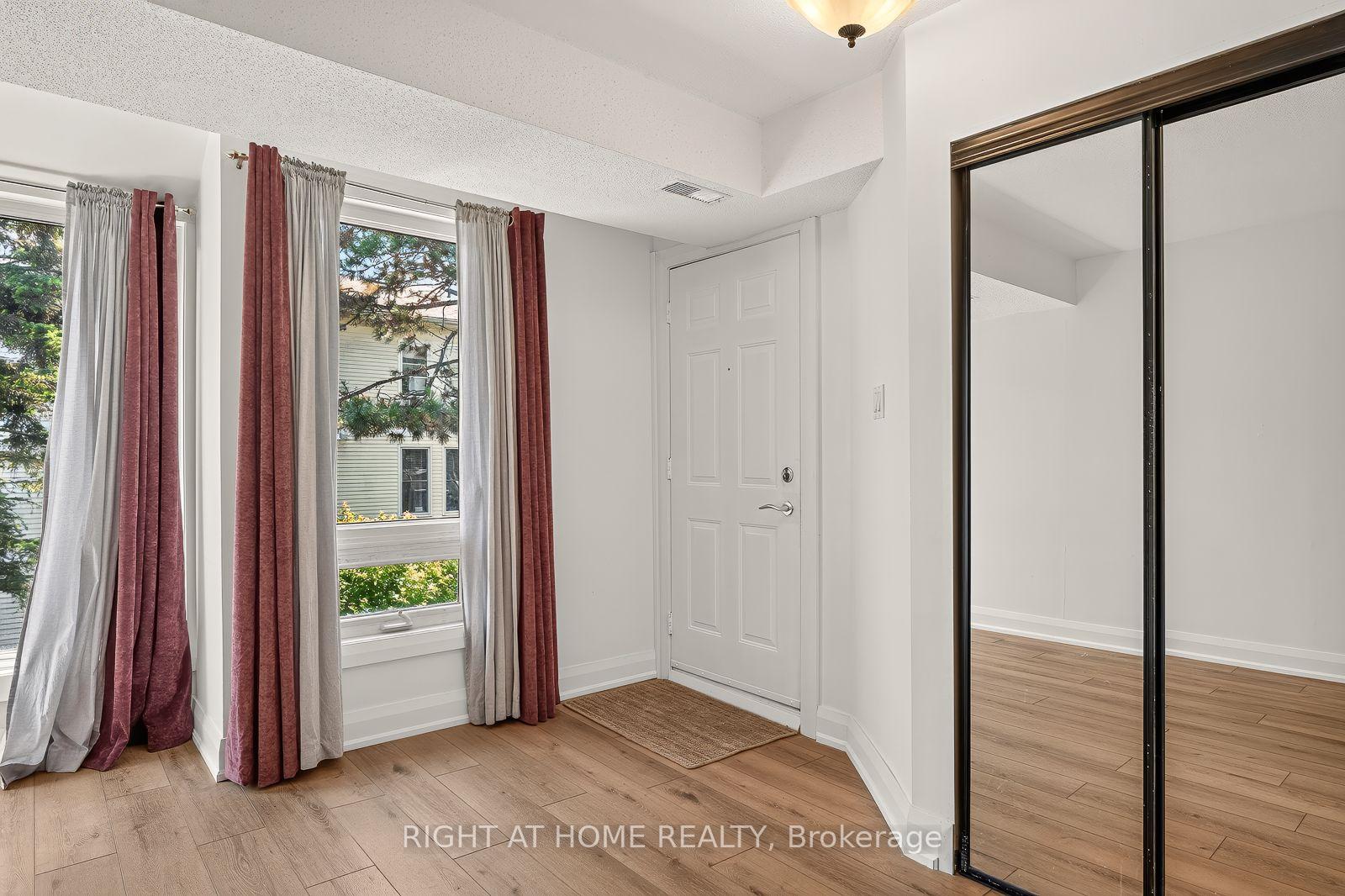 Photo 4 of Unit 15, 6B Shehyn Lane, Ottawa, Tanglewood — HOMEH