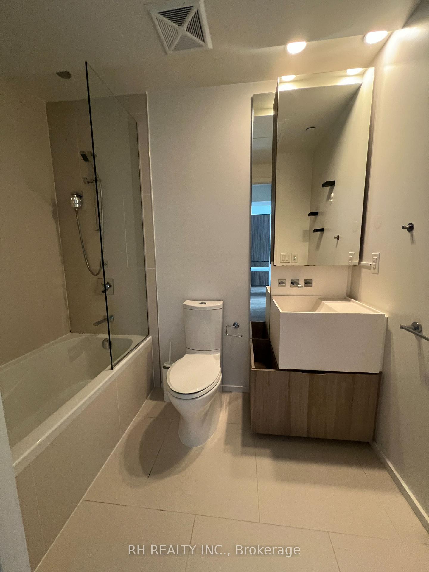 Photo 10 of Unit 3205, 1 Bloor Street E, Toronto, Church-Yonge Corridor — HOMEH