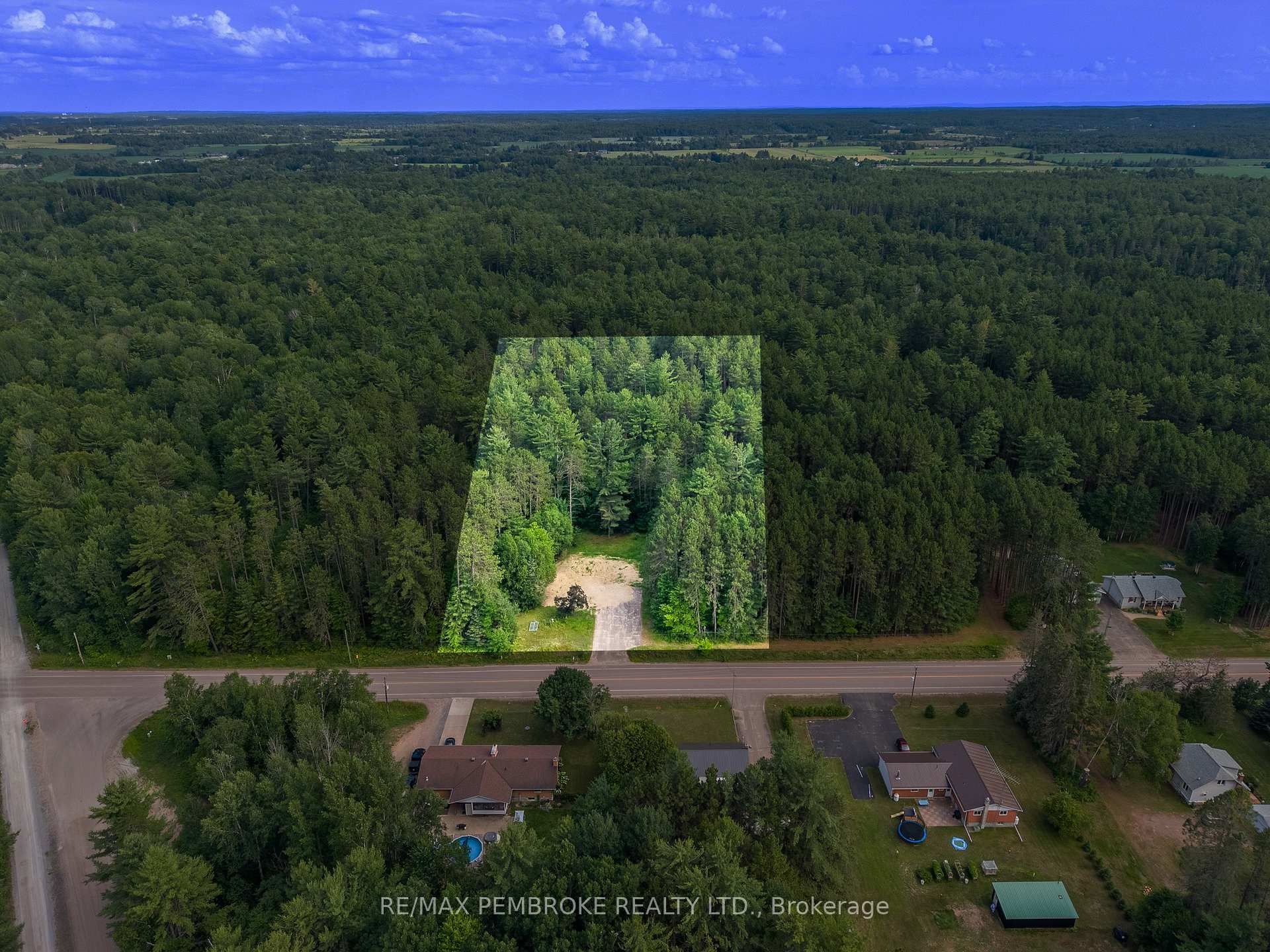 Photo 2 of 121 Achray Road, Laurentian Valley, Laurentian Valley — HOMEH