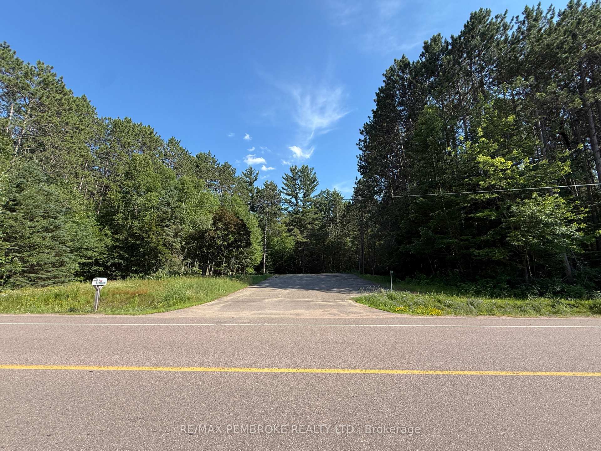 Photo 3 of 121 Achray Road, Laurentian Valley, Laurentian Valley — HOMEH