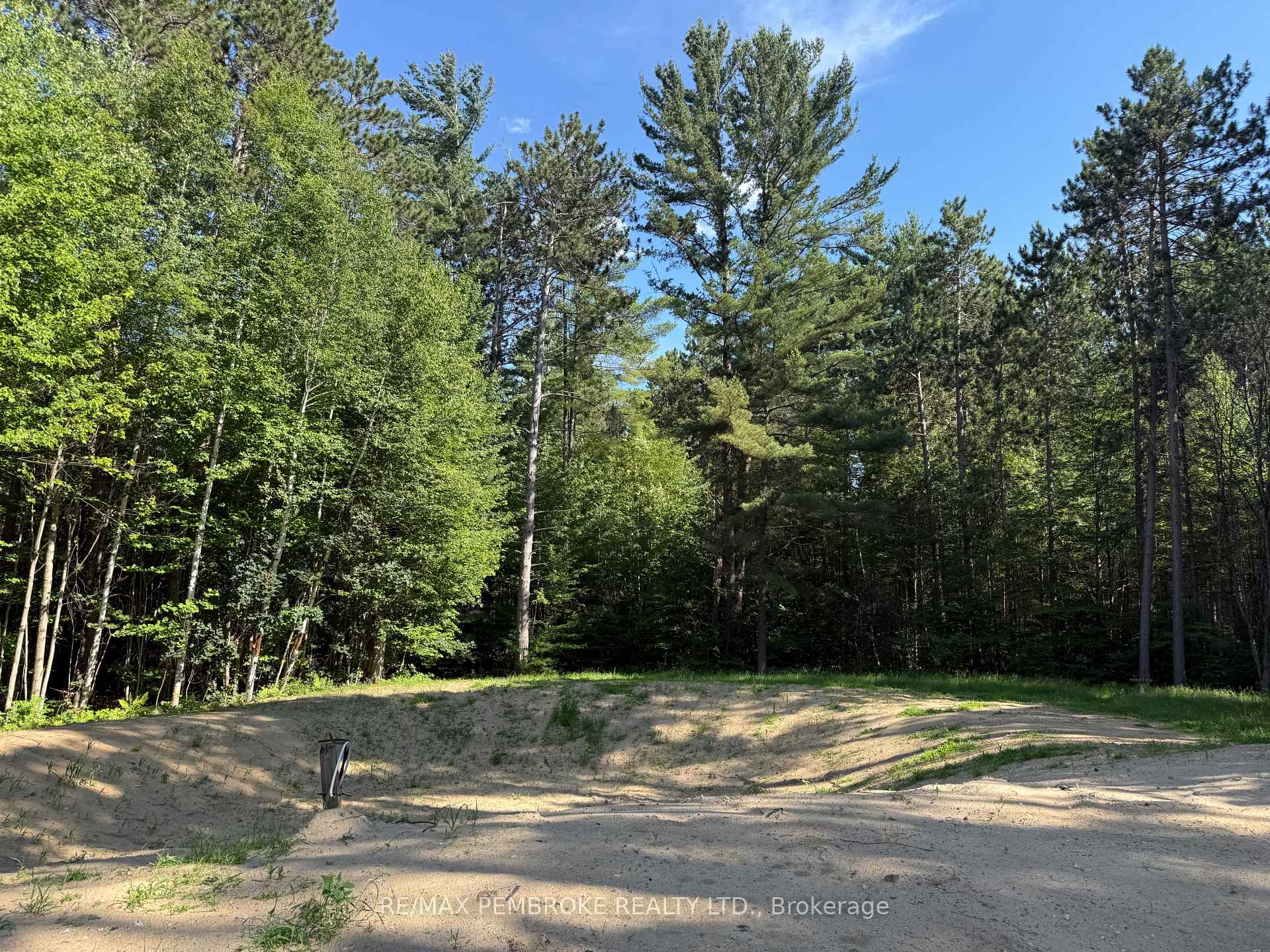 Photo 4 of 121 Achray Road, Laurentian Valley, Laurentian Valley — HOMEH