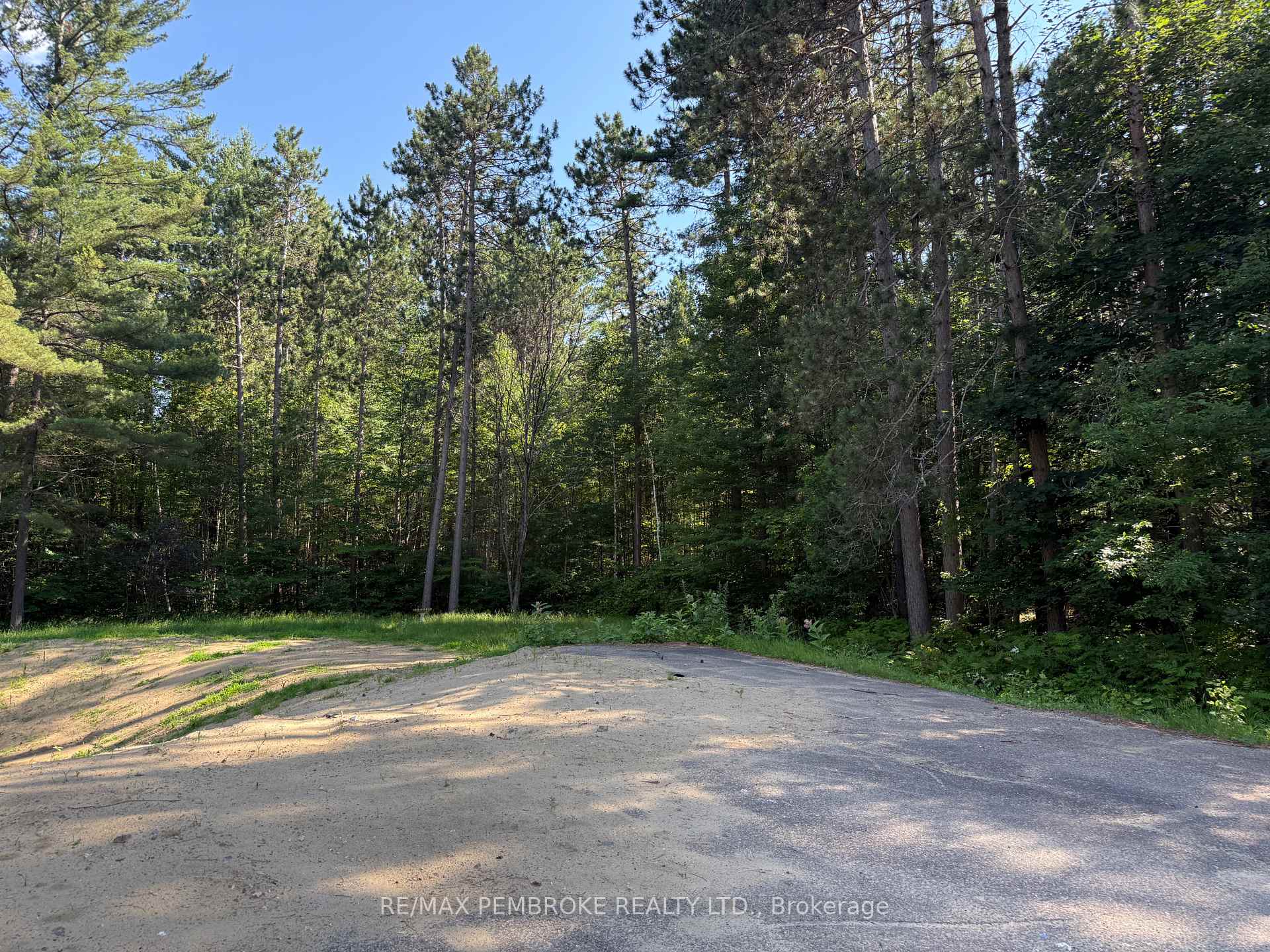 Photo 5 of 121 Achray Road, Laurentian Valley, Laurentian Valley — HOMEH