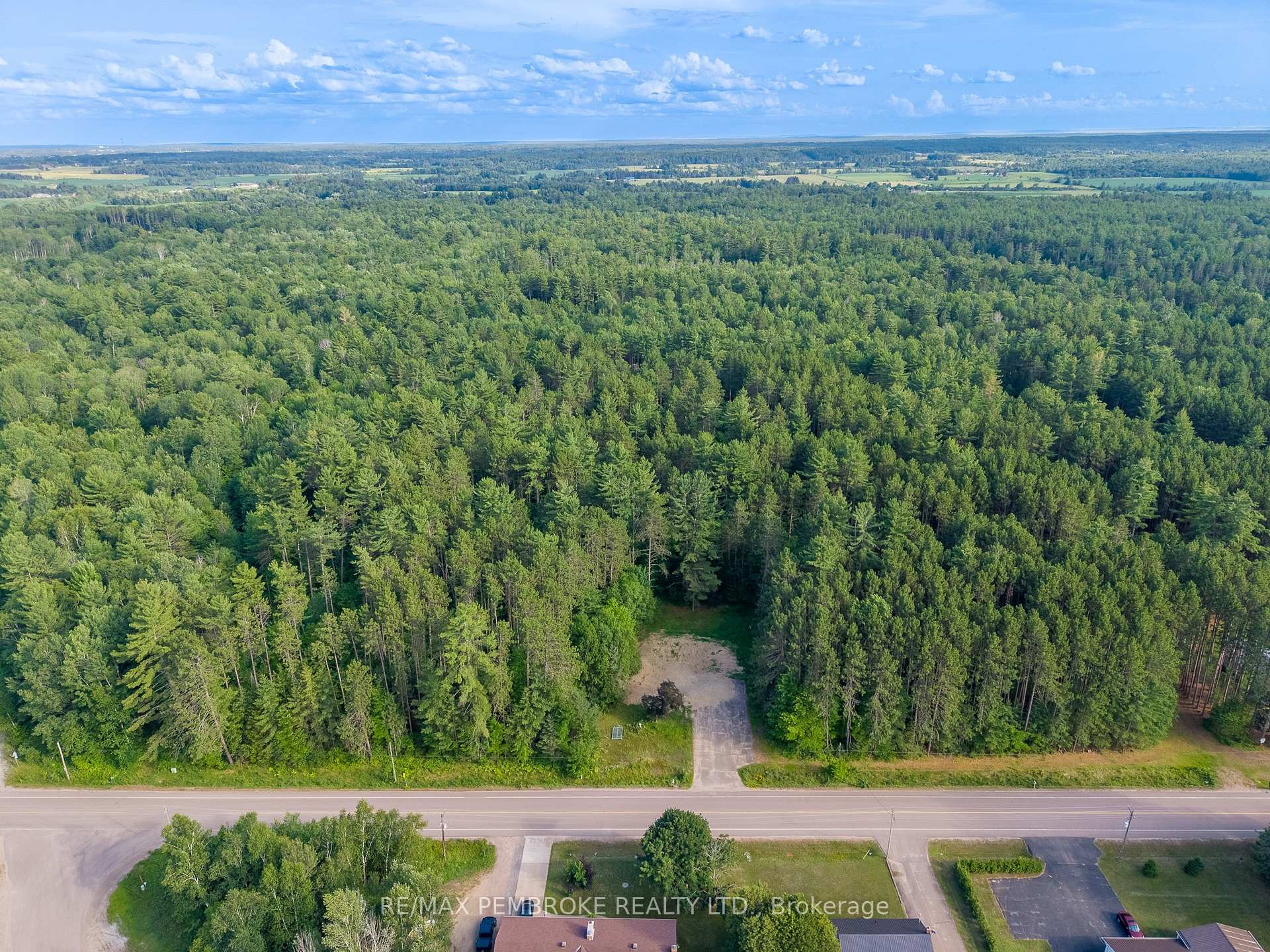 Photo 6 of 121 Achray Road, Laurentian Valley, Laurentian Valley — HOMEH