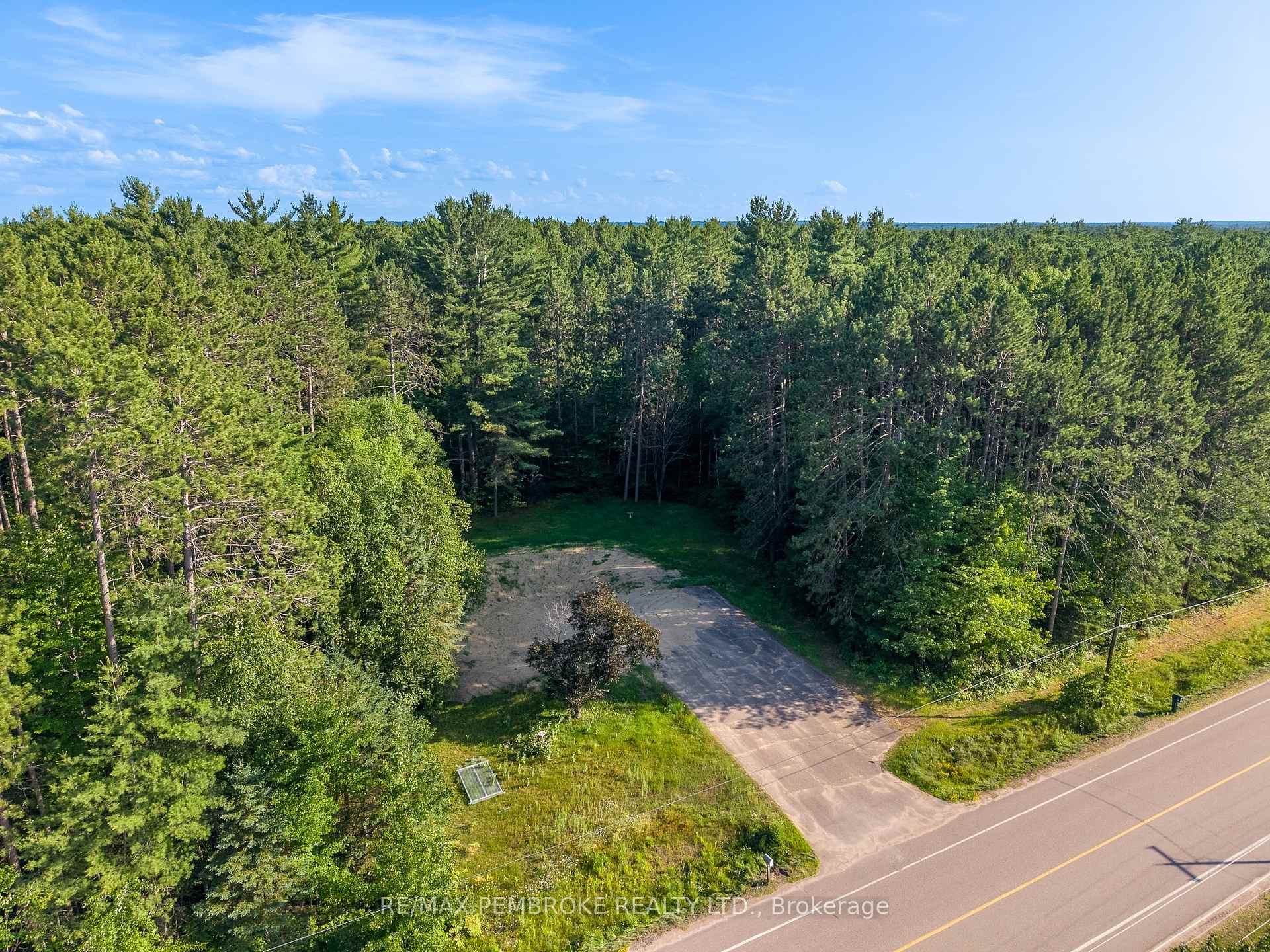 Photo 7 of 121 Achray Road, Laurentian Valley, Laurentian Valley — HOMEH