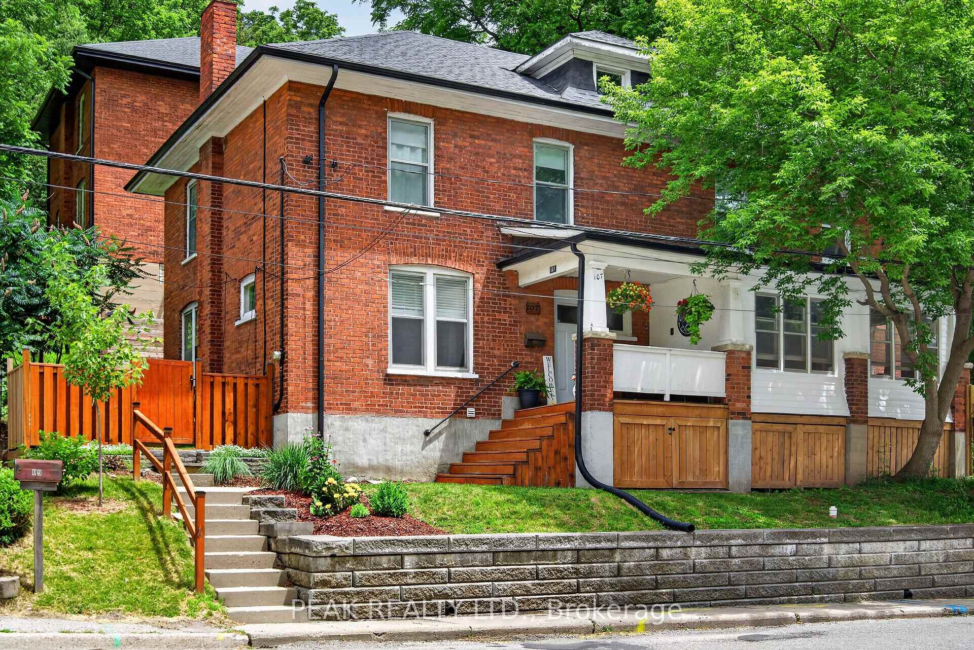 Photo 1 of 107 West River Street, Brant, Paris — HOMEH
