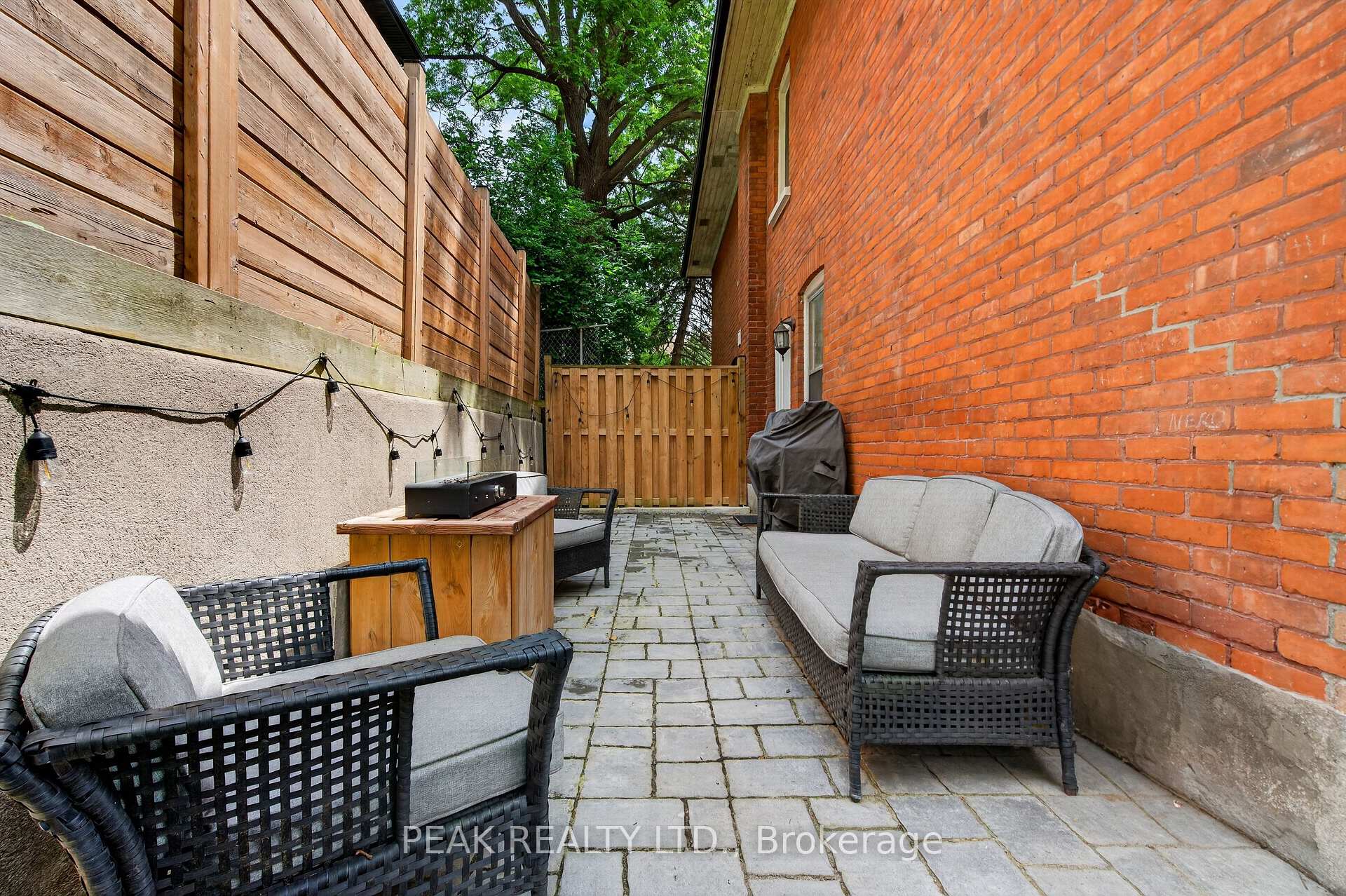 Photo 7 of 107 West River Street, Brant, Paris — HOMEH