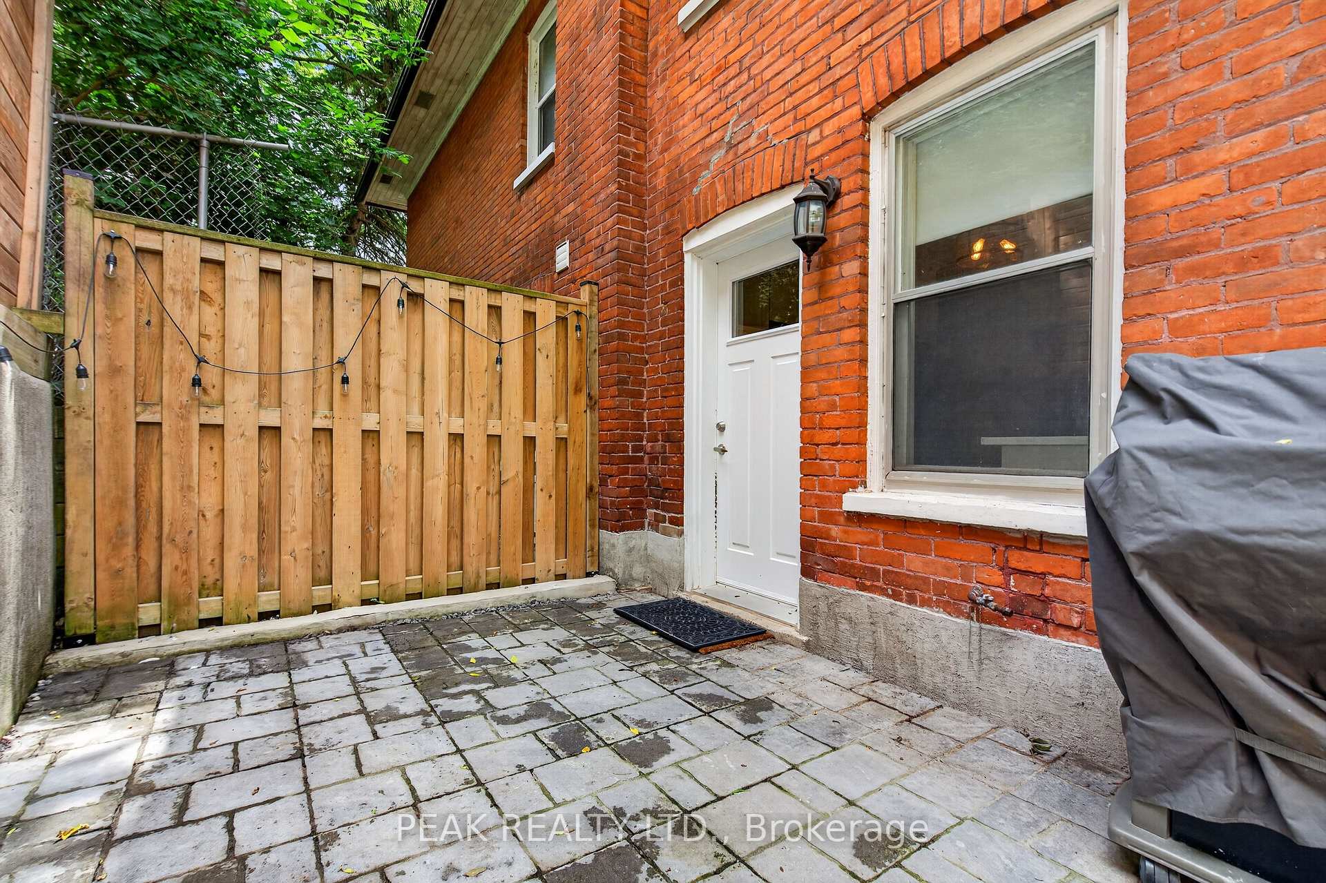 Photo 8 of 107 West River Street, Brant, Paris — HOMEH