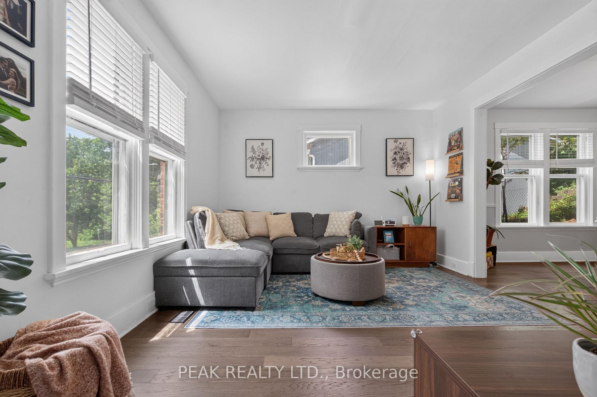 Photo 9 of 107 West River Street, Brant, Paris — HOMEH
