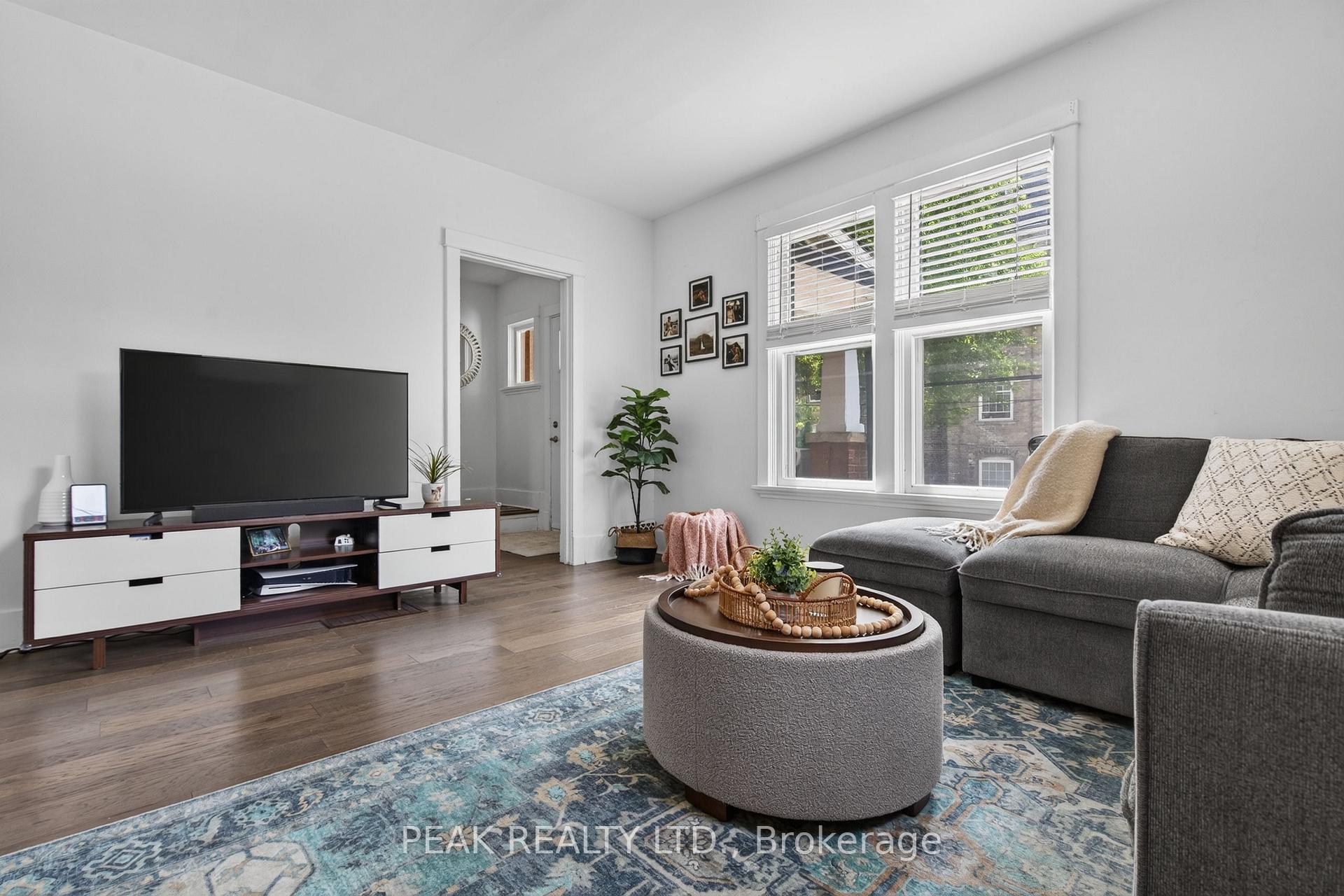 Photo 11 of 107 West River Street, Brant, Paris — HOMEH