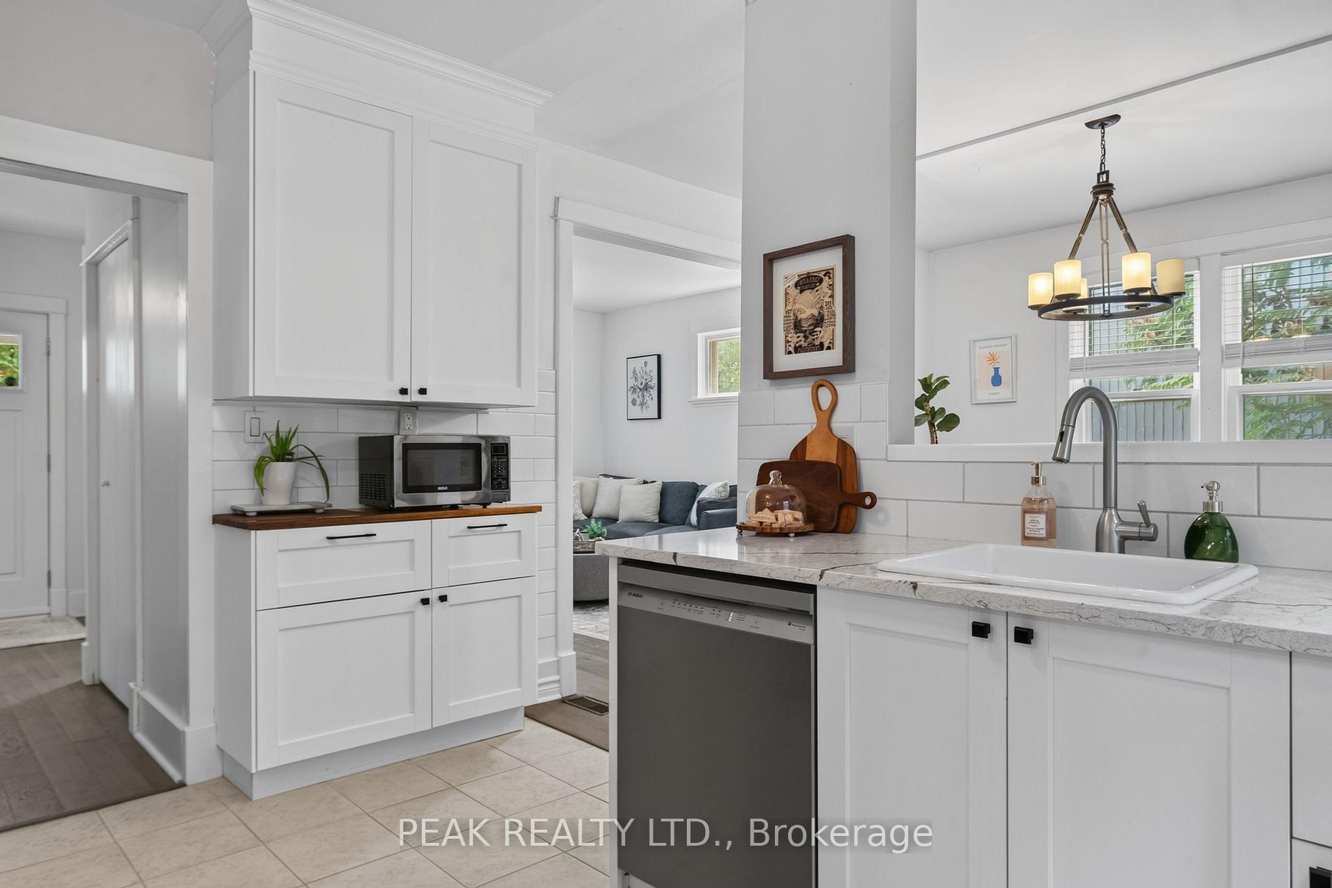 Photo 23 of 107 West River Street, Brant, Paris — HOMEH