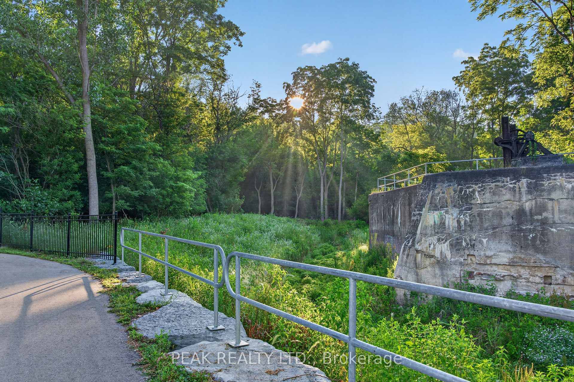 Photo 39 of 107 West River Street, Brant, Paris — HOMEH