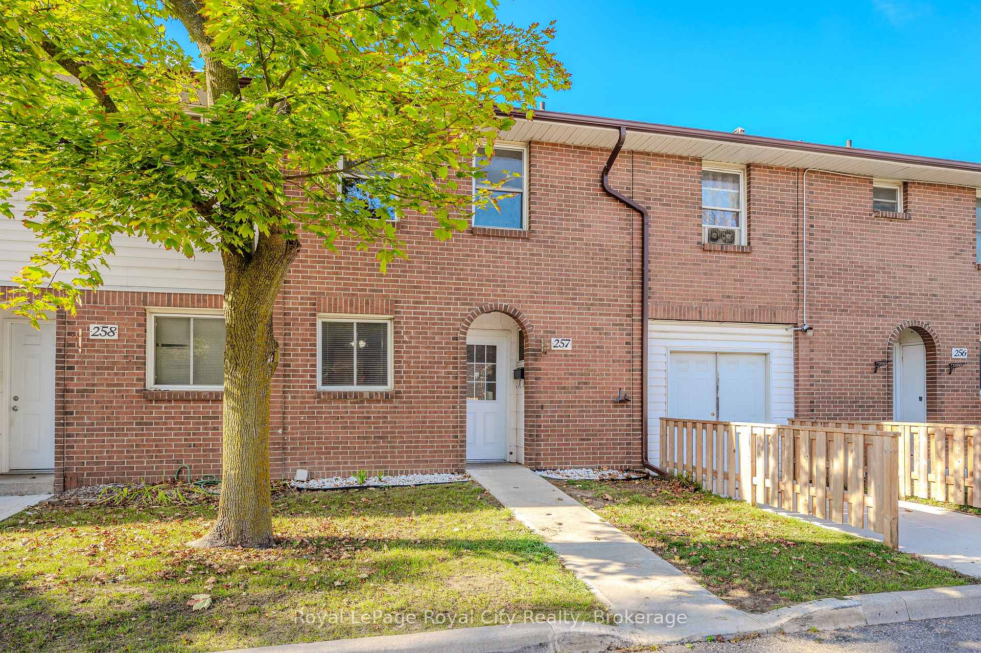 Photo 2 of Unit 257, 31 Greengate Road, Guelph, Junction/Onward Willow — HOMEH