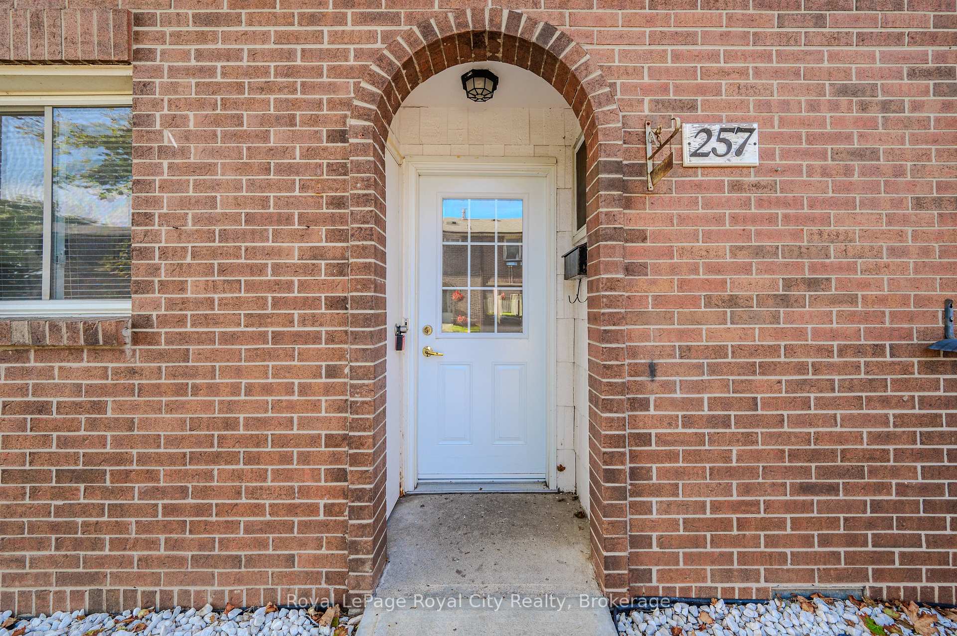 Photo 3 of Unit 257, 31 Greengate Road, Guelph, Junction/Onward Willow — HOMEH