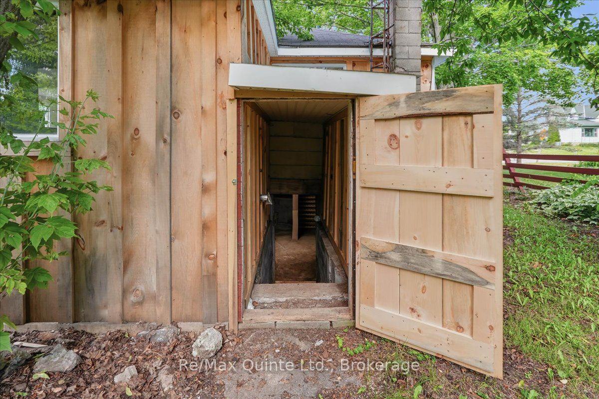Photo 32 of 1581 County Rd 10, Prince Edward County, Athol Ward — HOMEH