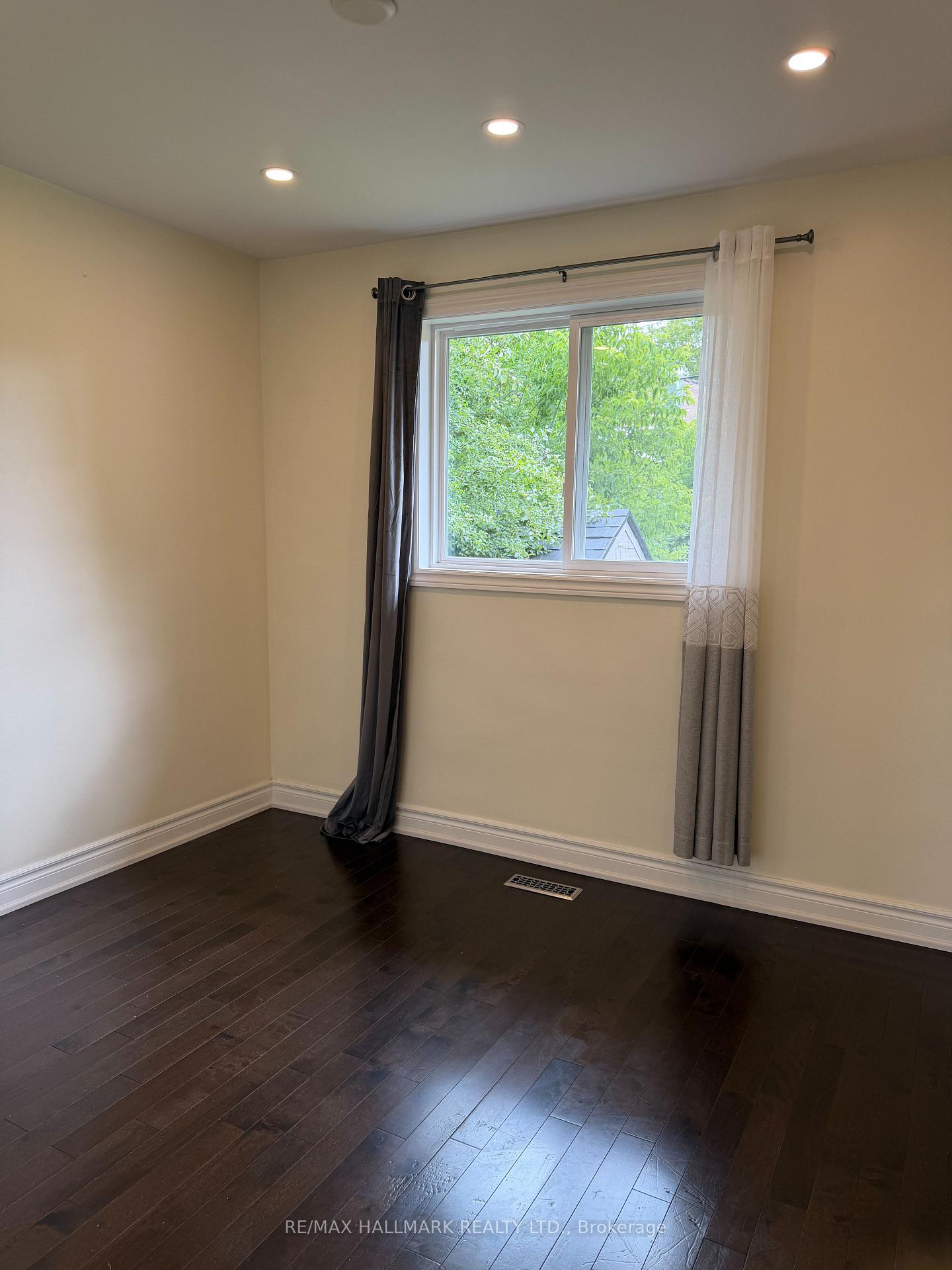 Photo 7 of 41 Aurora Heights Drive, Aurora, Aurora Heights — HOMEH