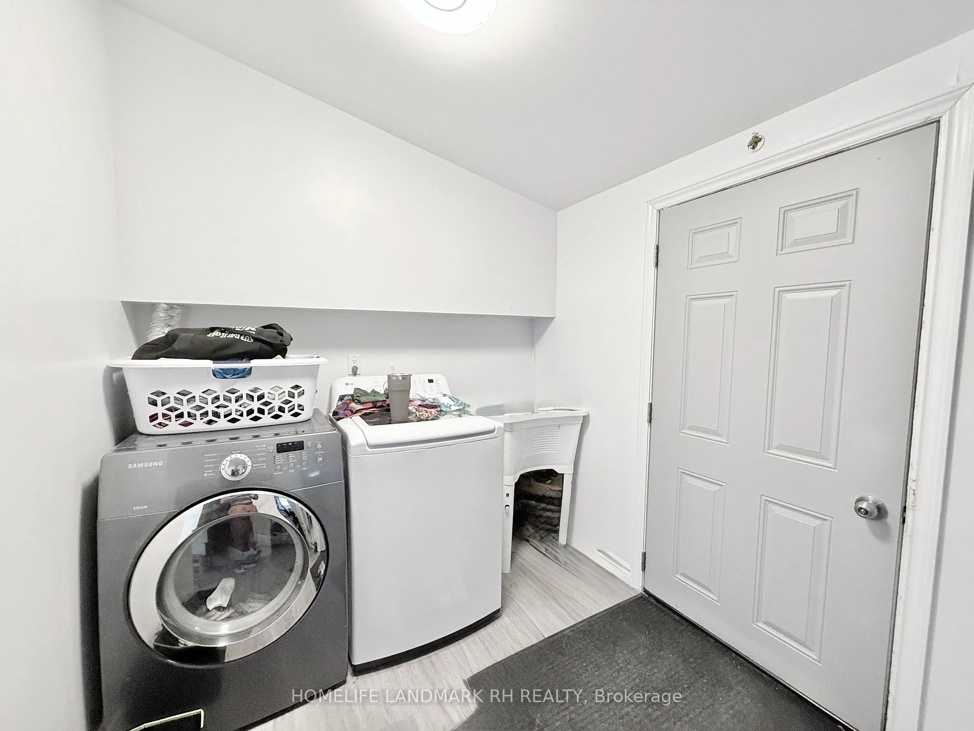 Photo 9 of Unit 101, 25066 Commodore Road, Brock, Beaverton — HOMEH