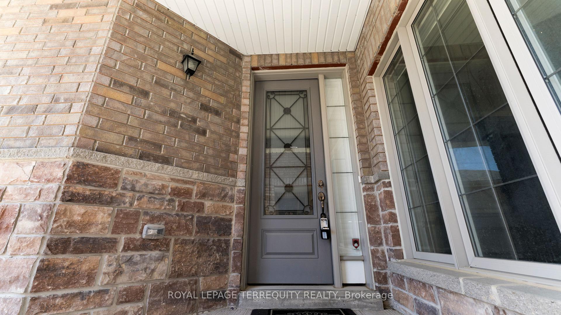 Photo 3 of 1818 Lamstone Street, Innisfil, Alcona — HOMEH