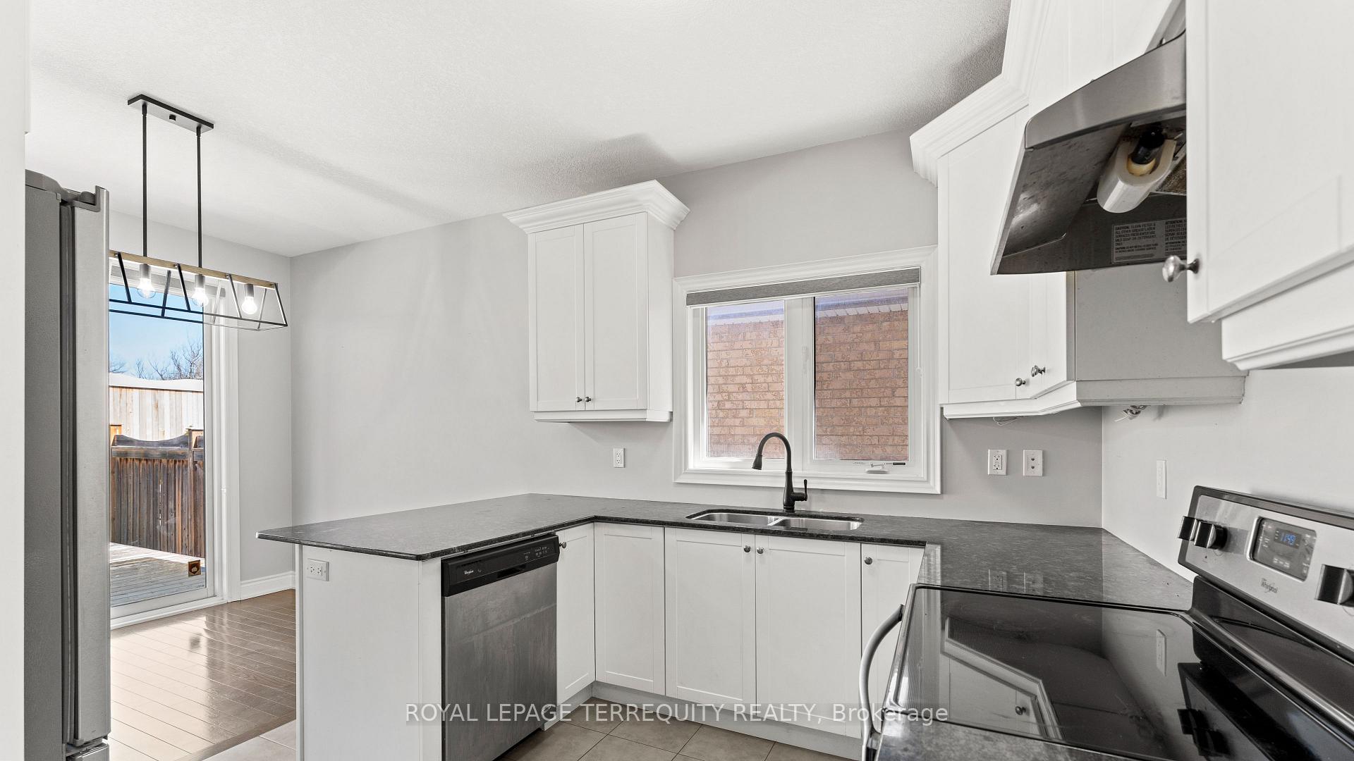 Photo 8 of 1818 Lamstone Street, Innisfil, Alcona — HOMEH