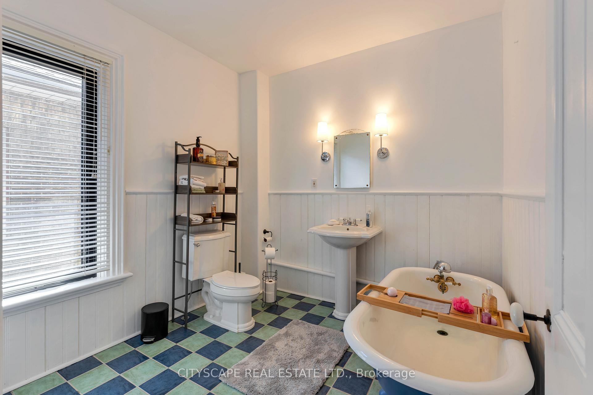 Photo 14 of 29 Arthur Street, Brantford, Victoria/Arthur — HOMEH
