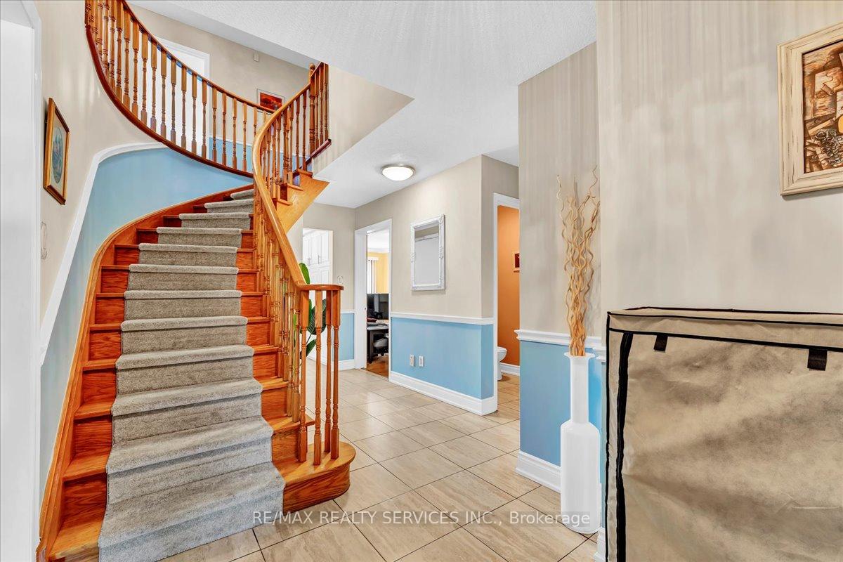 Photo 7 of 108 Candy Crescent, Brampton, Northwood Park — HOMEH
