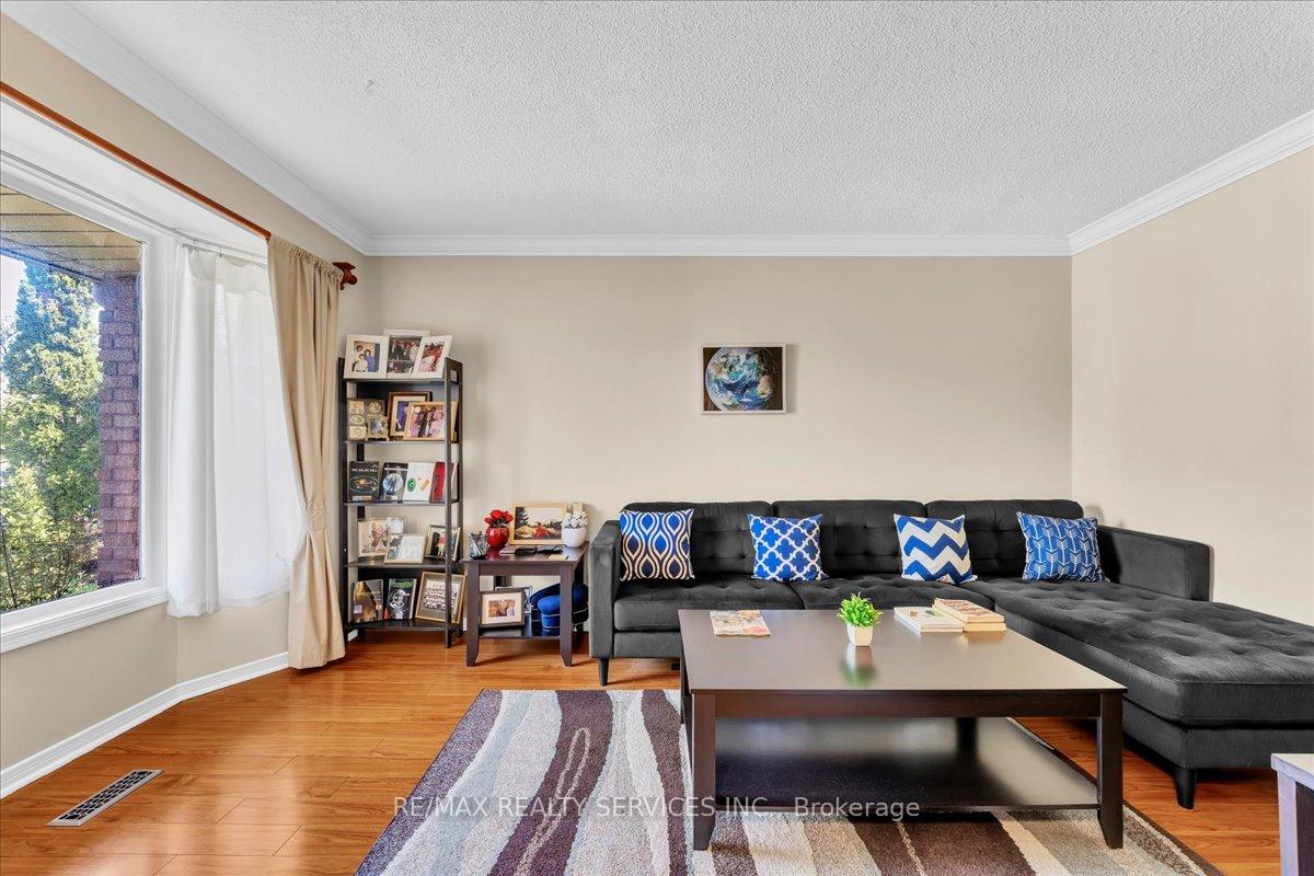 Photo 8 of 108 Candy Crescent, Brampton, Northwood Park — HOMEH
