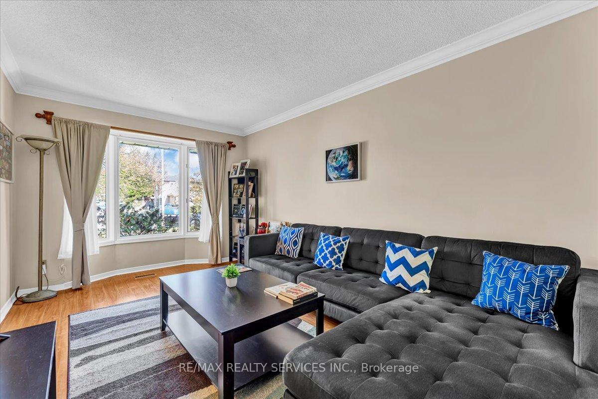 Photo 10 of 108 Candy Crescent, Brampton, Northwood Park — HOMEH