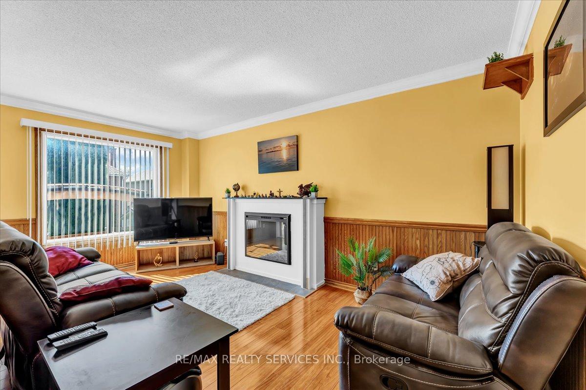 Photo 13 of 108 Candy Crescent, Brampton, Northwood Park — HOMEH