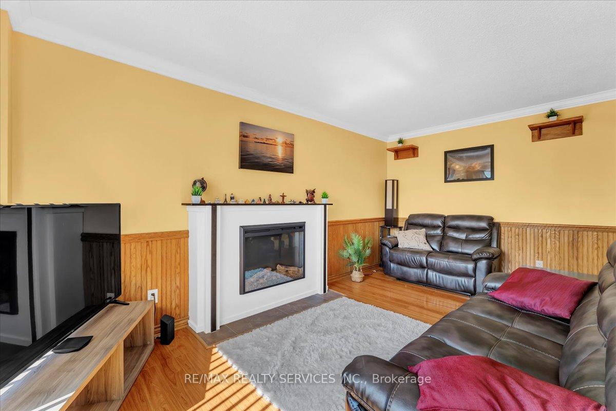 Photo 14 of 108 Candy Crescent, Brampton, Northwood Park — HOMEH