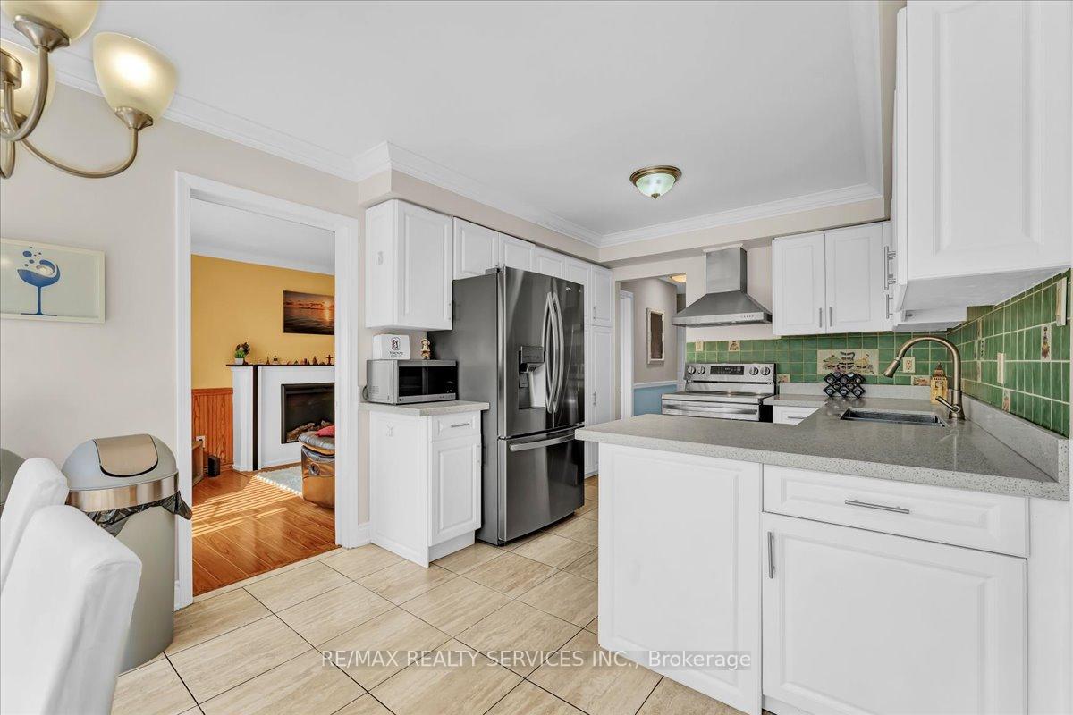 Photo 17 of 108 Candy Crescent, Brampton, Northwood Park — HOMEH