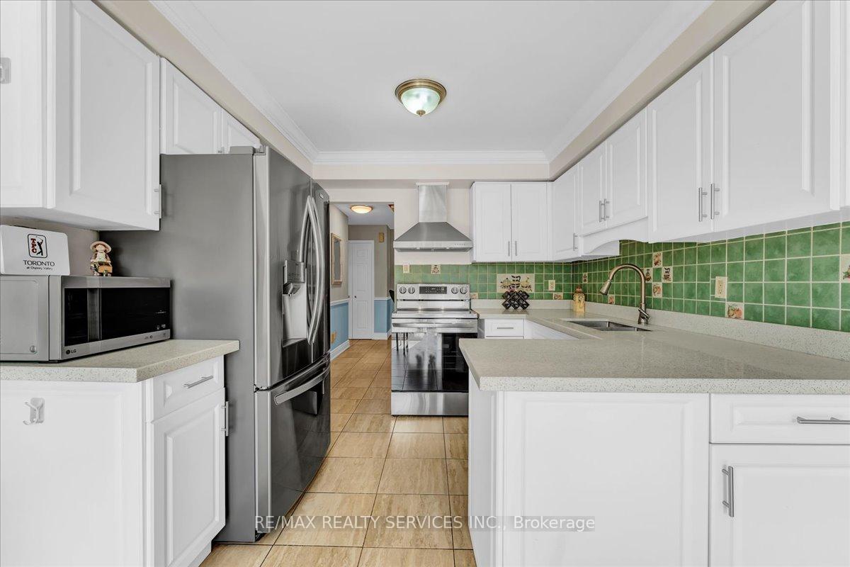 Photo 18 of 108 Candy Crescent, Brampton, Northwood Park — HOMEH