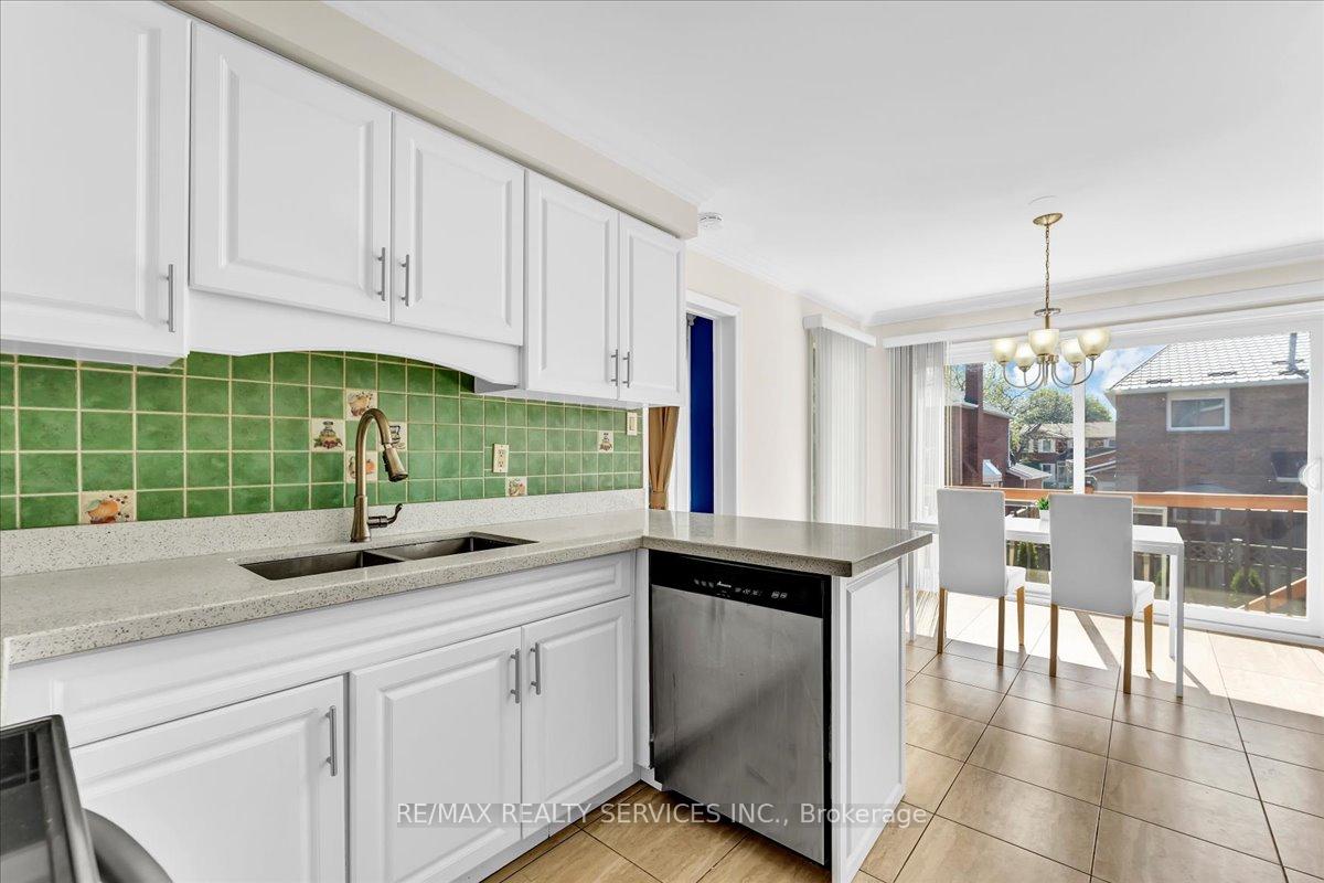 Photo 20 of 108 Candy Crescent, Brampton, Northwood Park — HOMEH