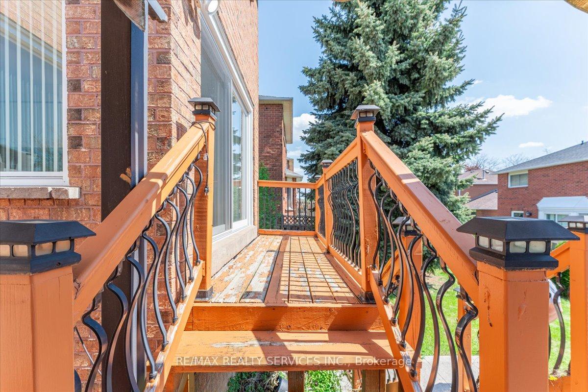 Photo 44 of 108 Candy Crescent, Brampton, Northwood Park — HOMEH