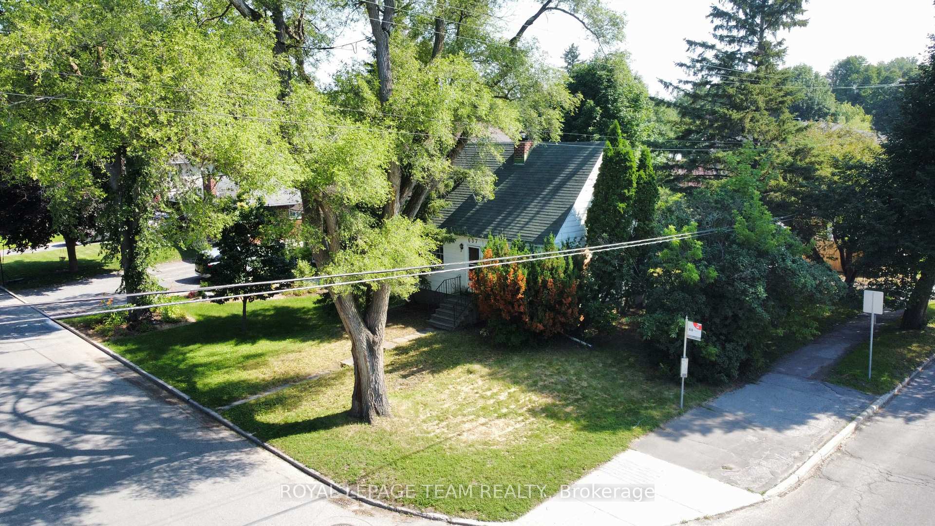 Photo 3 of 637 Windermere Avenue, Ottawa, McKellar/Highland — HOMEH
