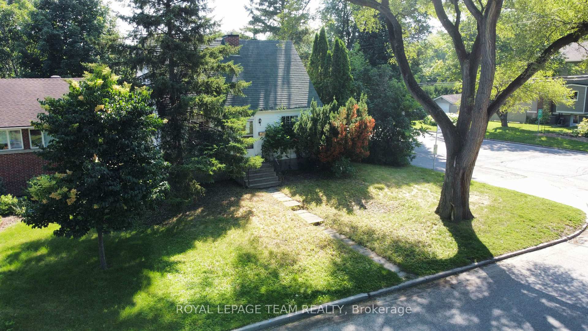 Photo 2 of 637 Windermere Avenue, Ottawa, McKellar/Highland — HOMEH