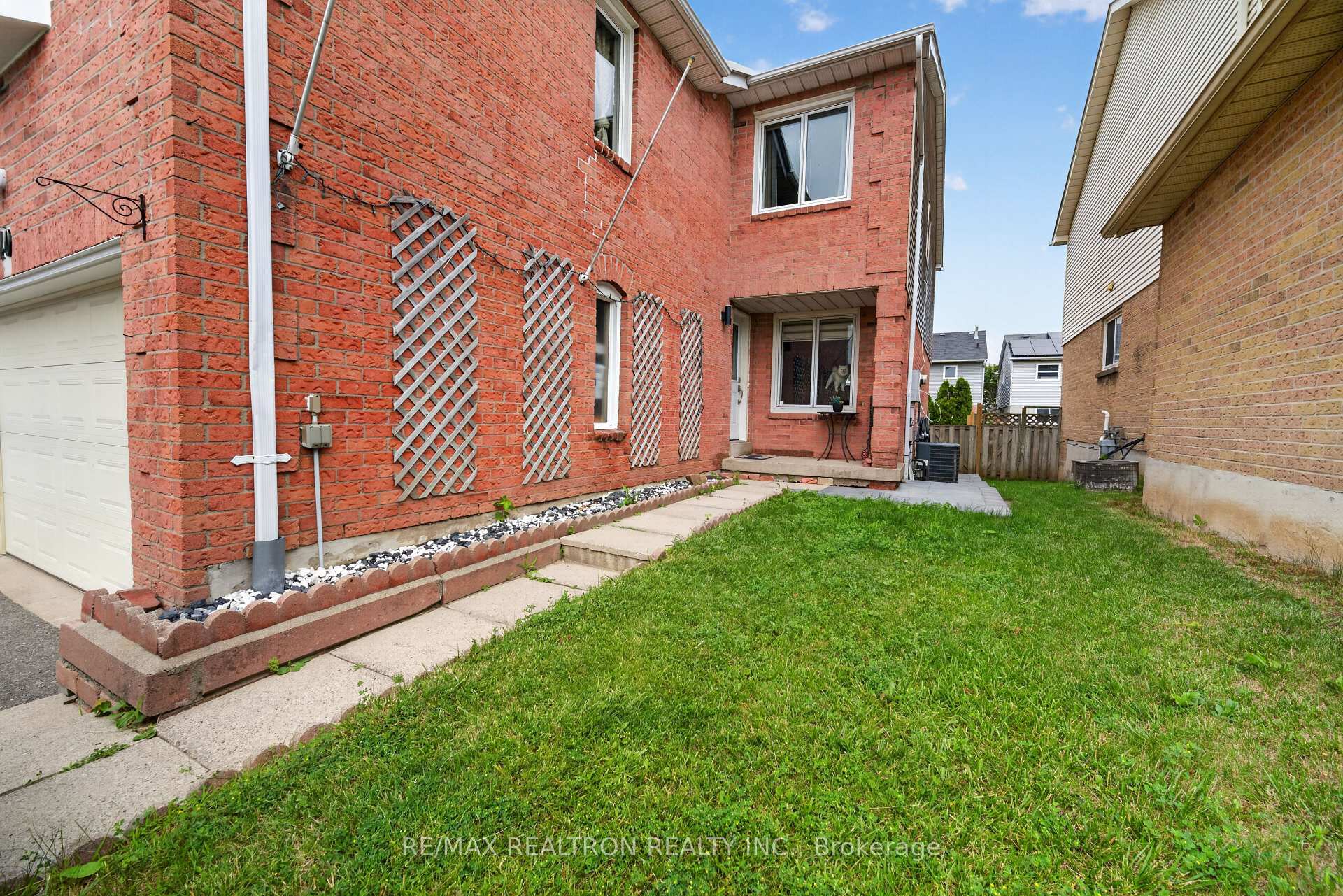 Photo 2 of 40 Carr Drive, Ajax, Central — HOMEH