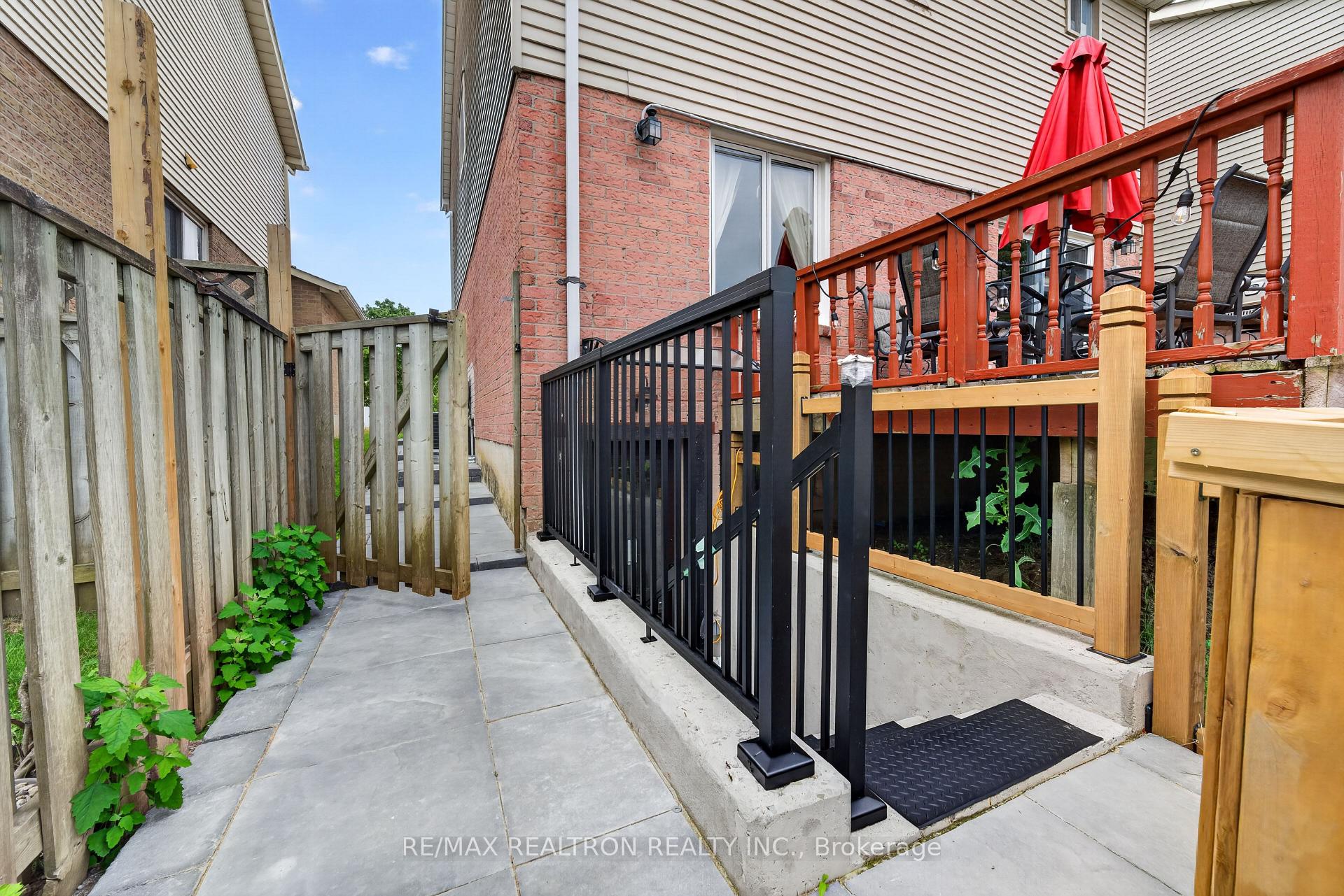 Photo 4 of 40 Carr Drive, Ajax, Central — HOMEH