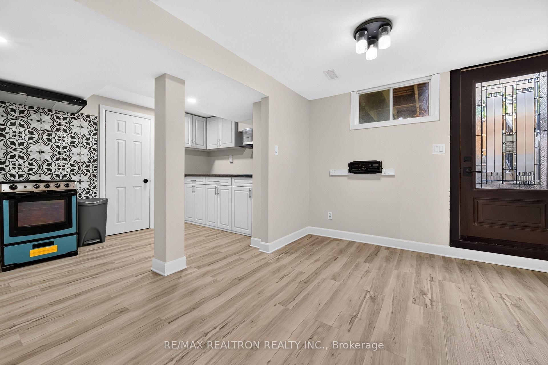 Photo 8 of 40 Carr Drive, Ajax, Central — HOMEH