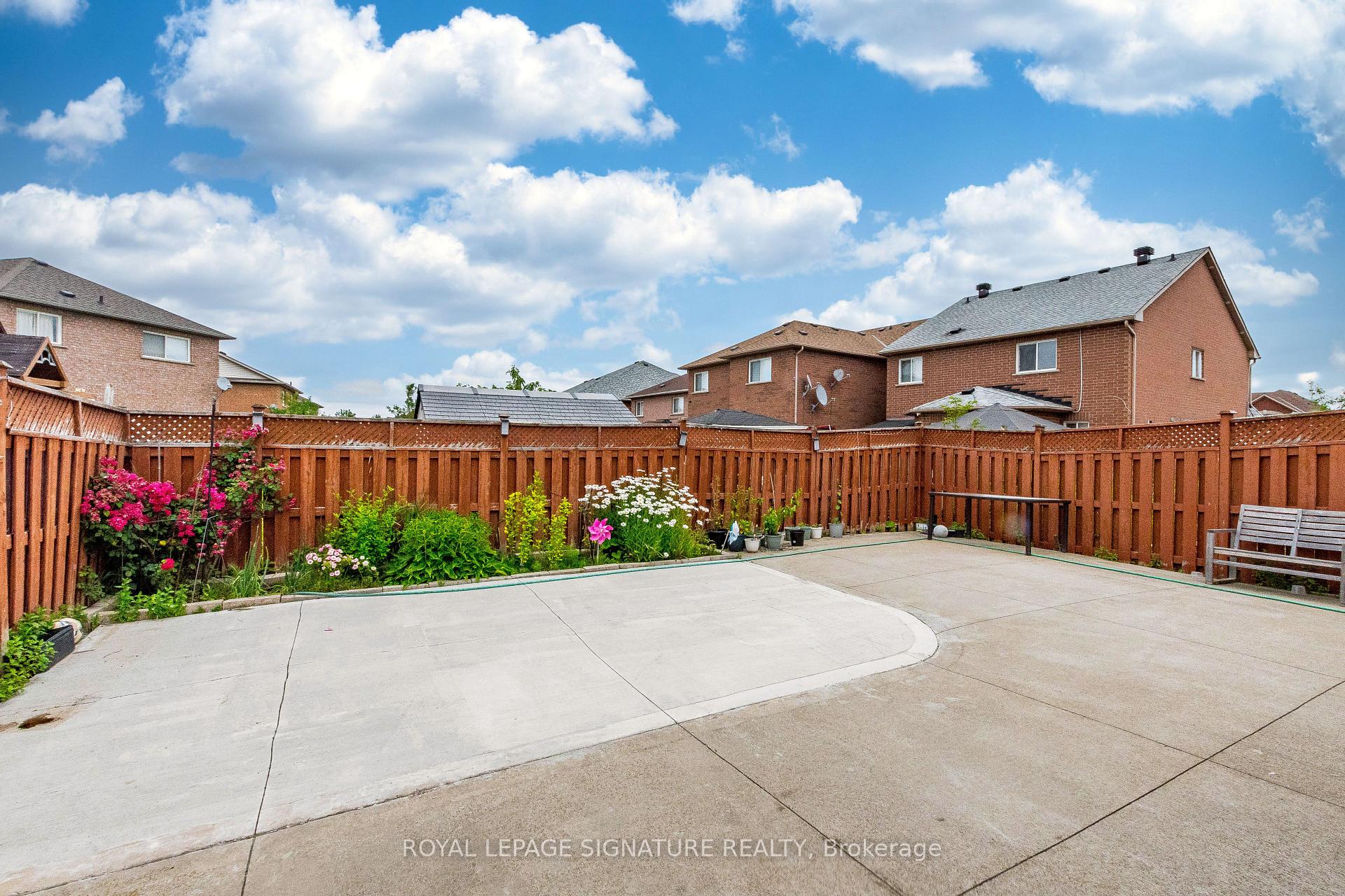 Photo 4 of 35 Whitehouse Crescent, Brampton, Bram East — HOMEH